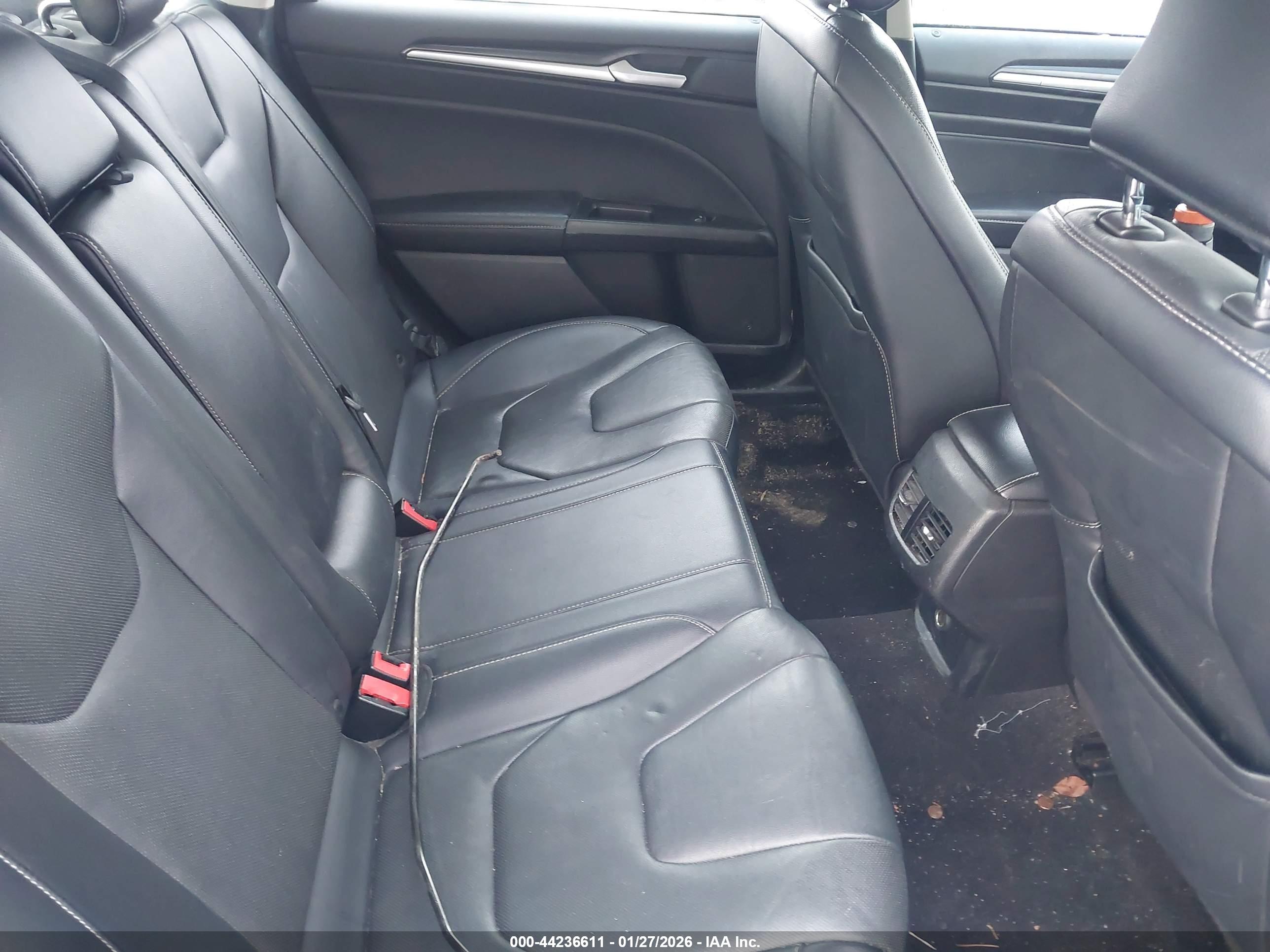 FORD FUSION image 8