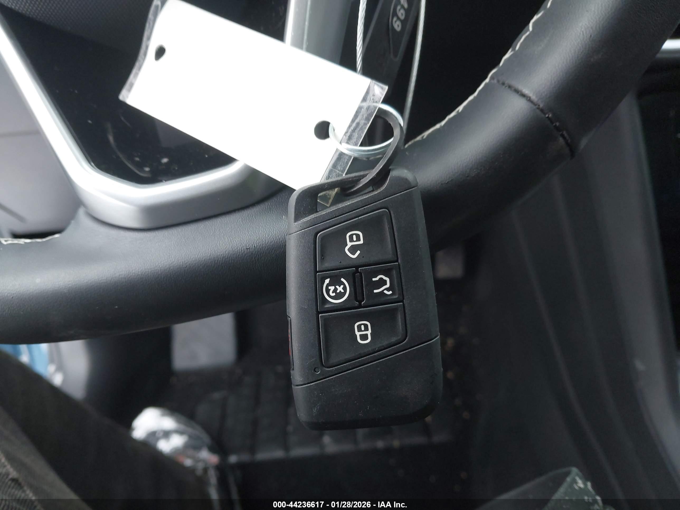 VOLKSWAGEN TAOS image 11