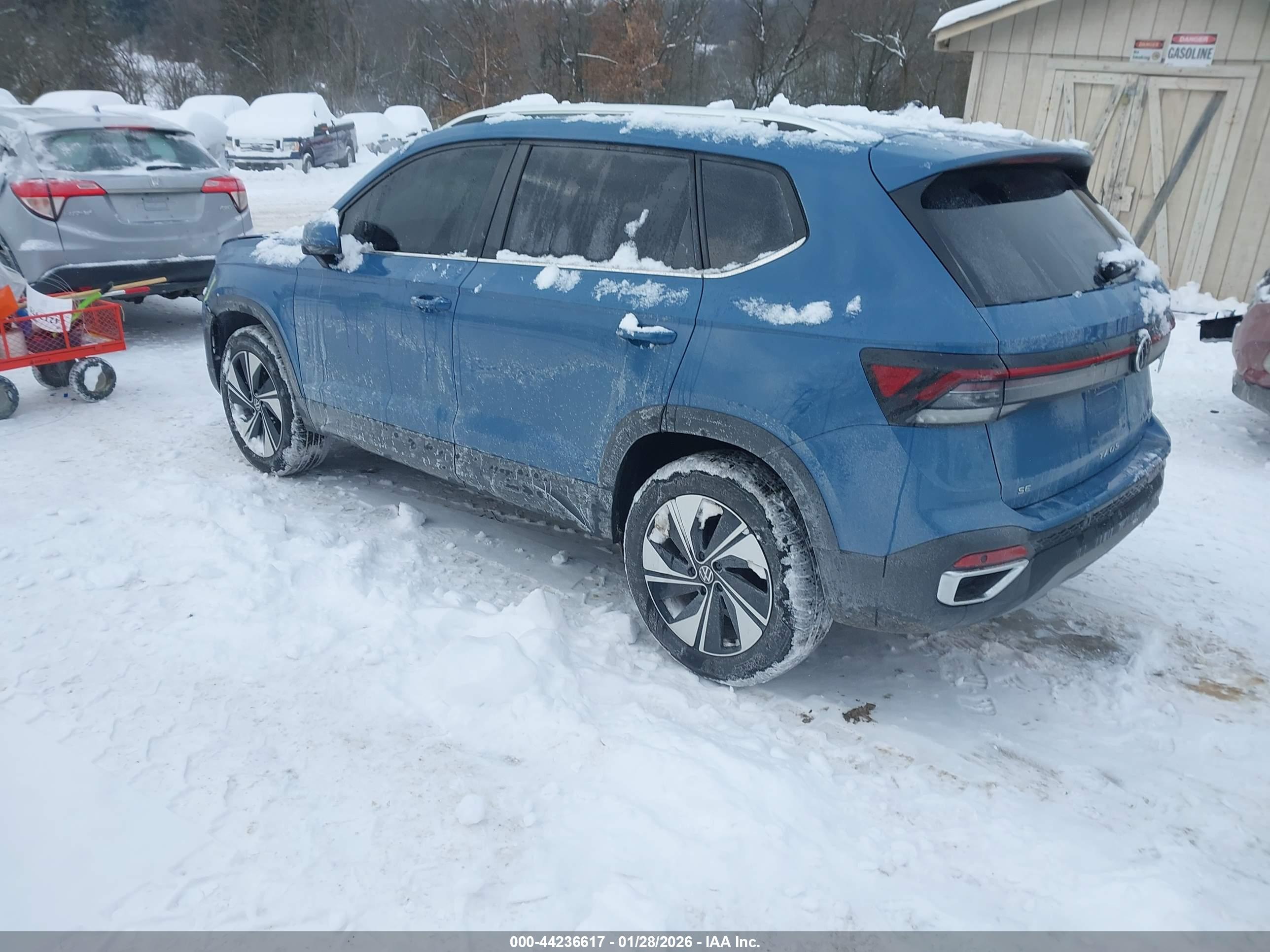 VOLKSWAGEN TAOS image 3