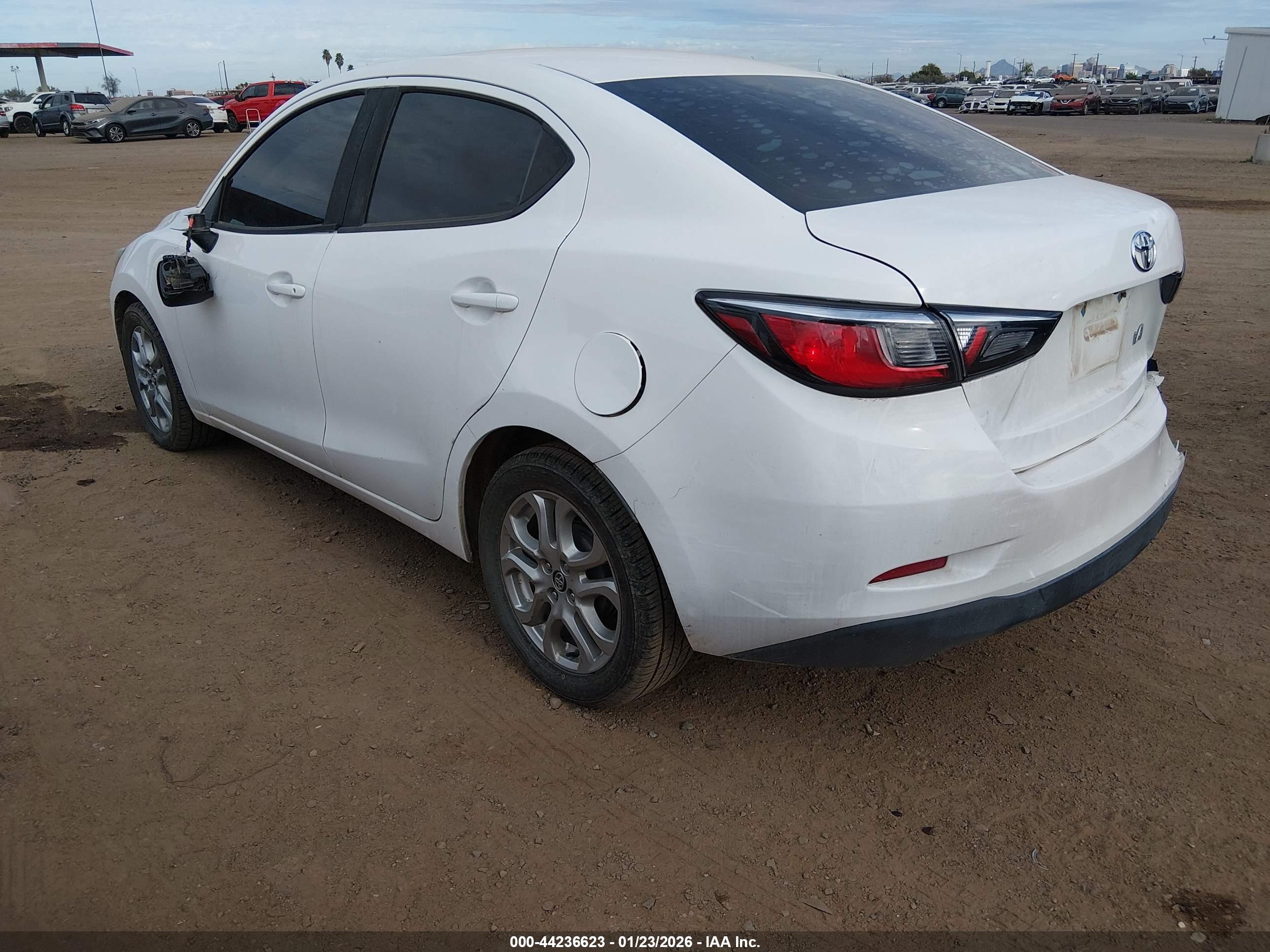 TOYOTA YARIS image 3