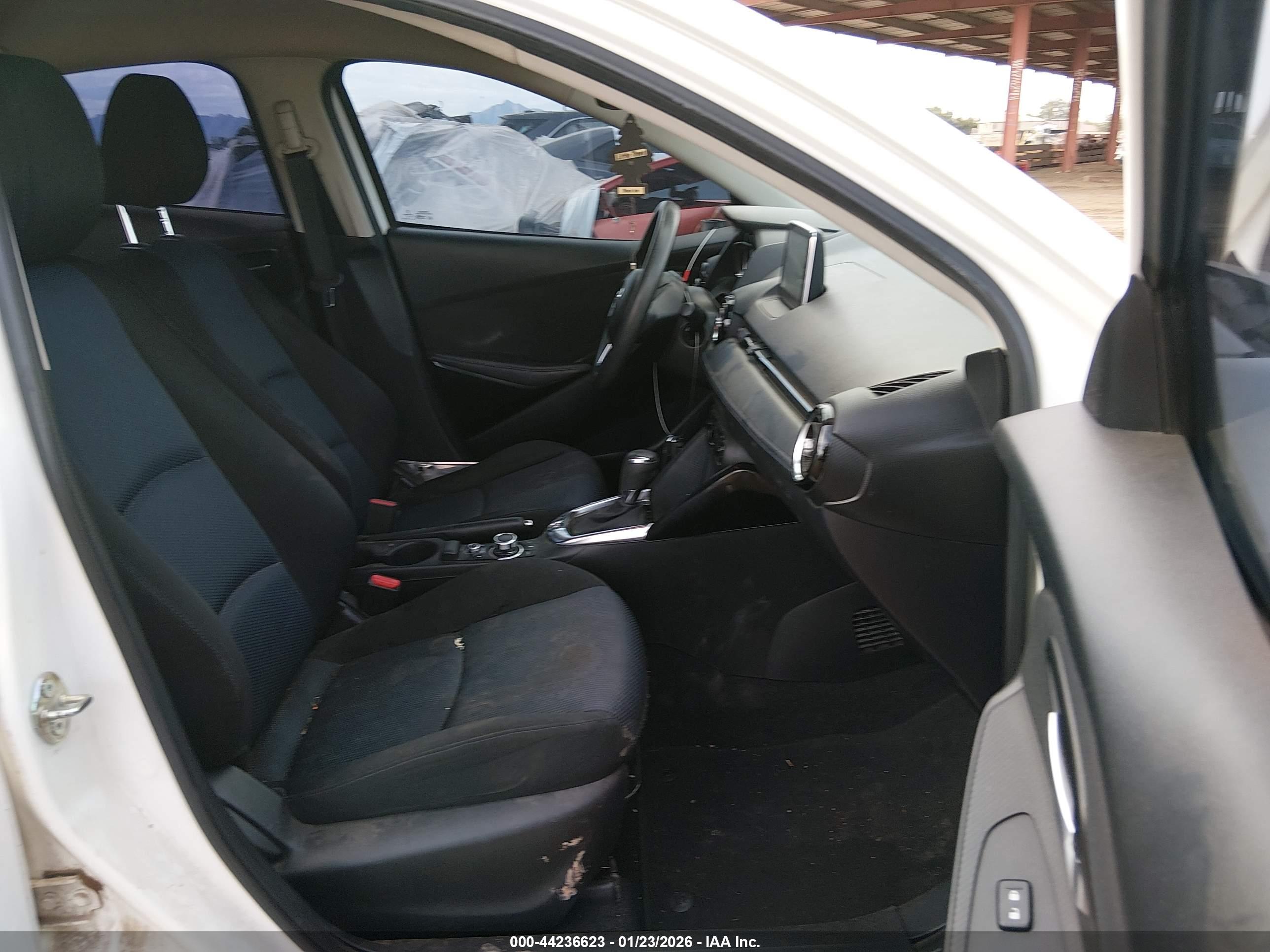 TOYOTA YARIS image 5