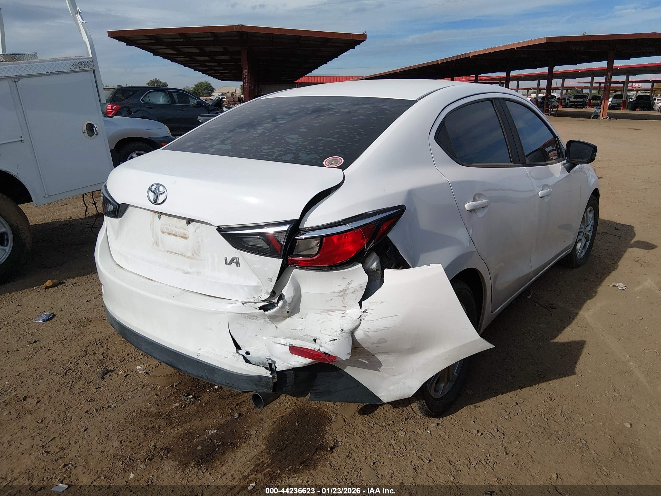 TOYOTA YARIS image 6