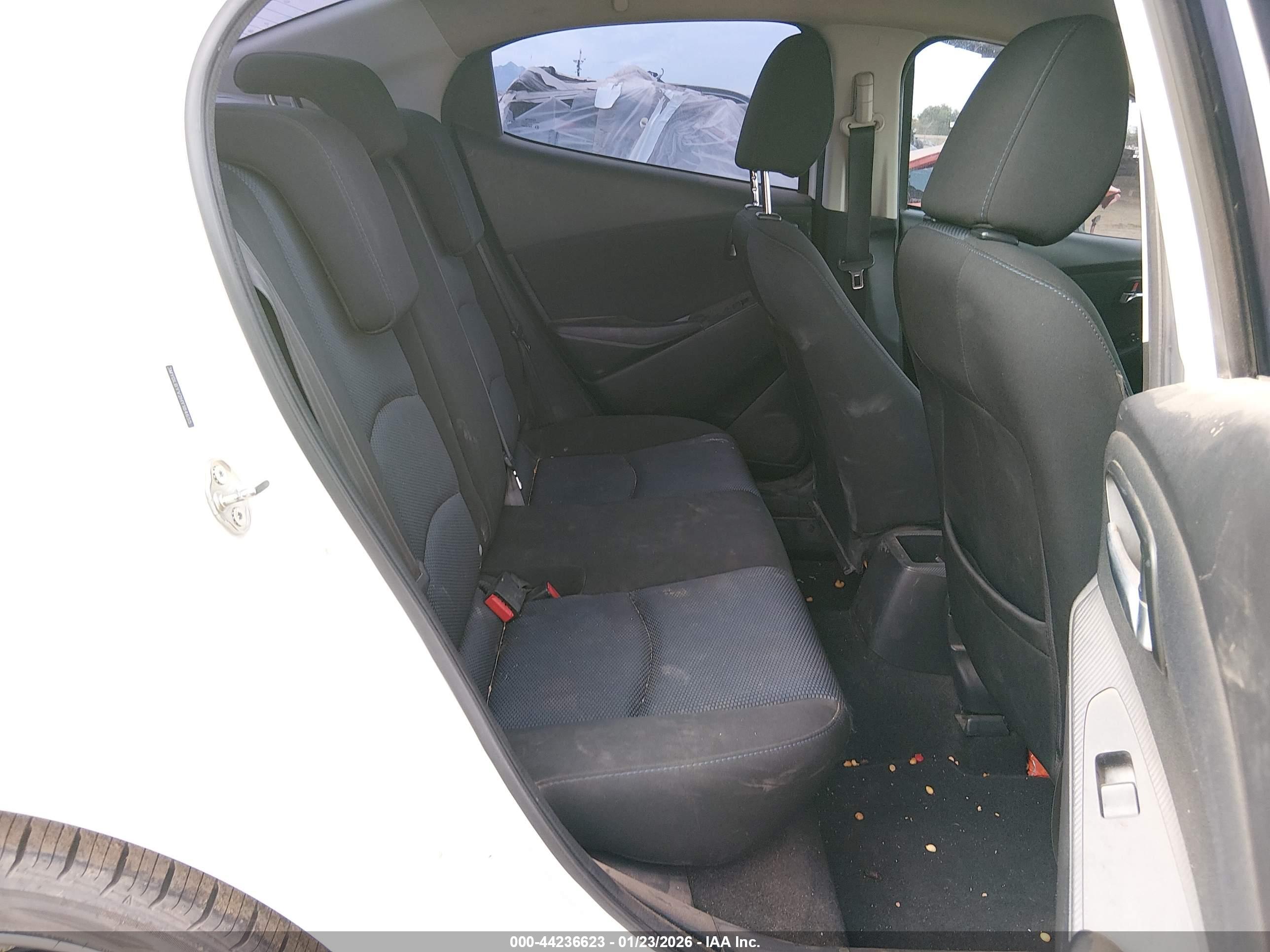 TOYOTA YARIS image 8