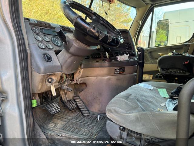 FREIGHTLINER CASCADIA image 5