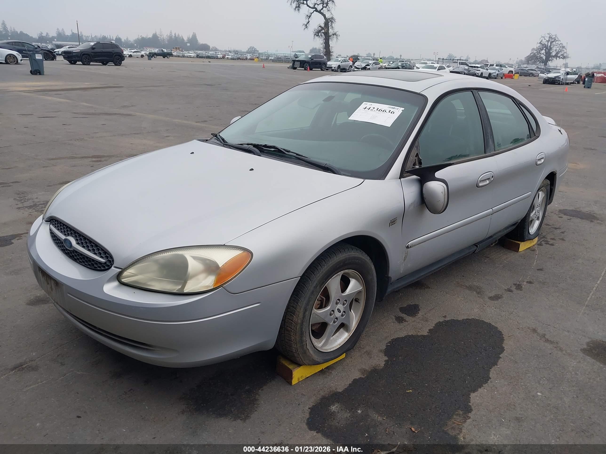 FORD TAURUS image 2
