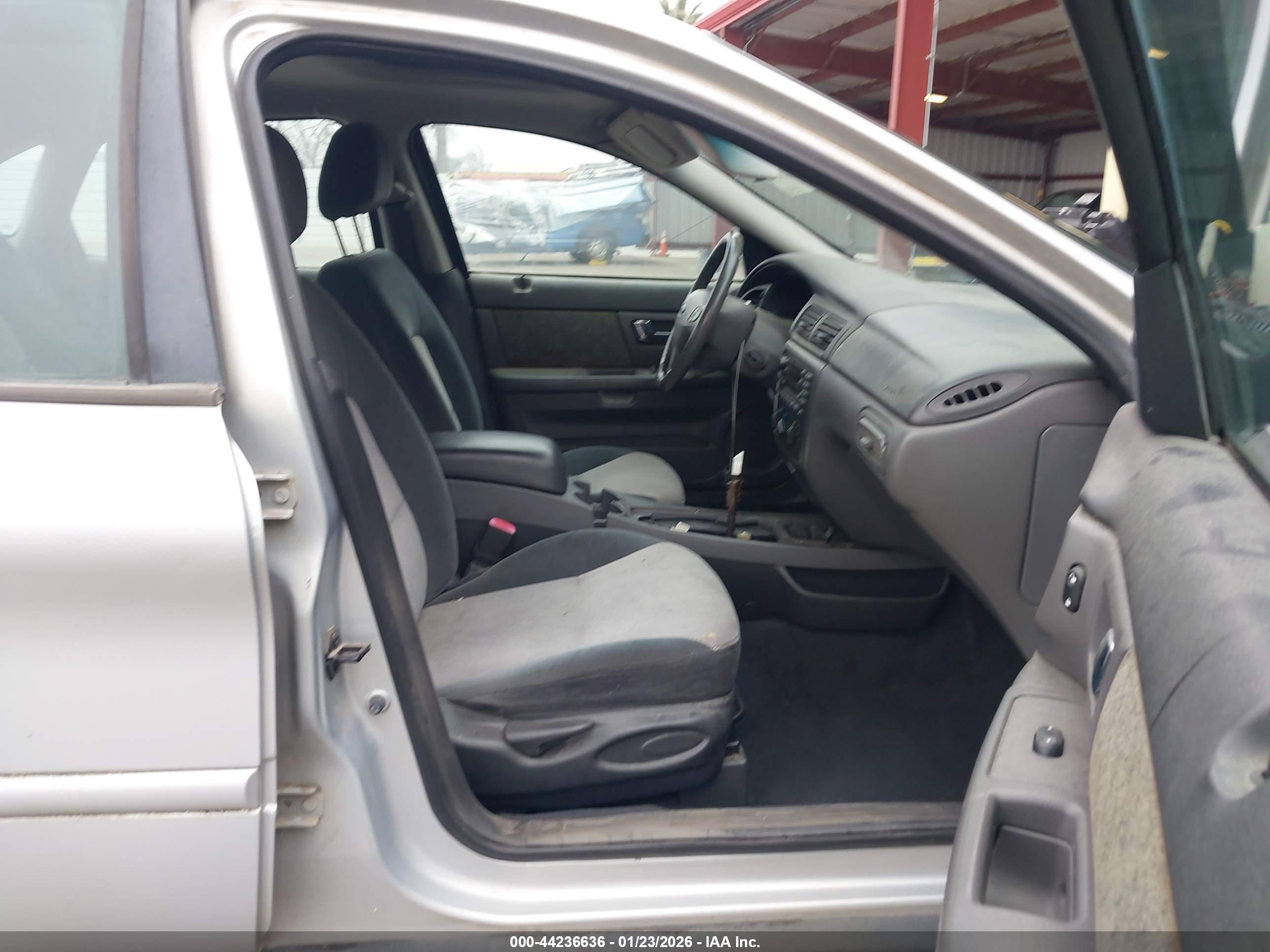 FORD TAURUS image 5