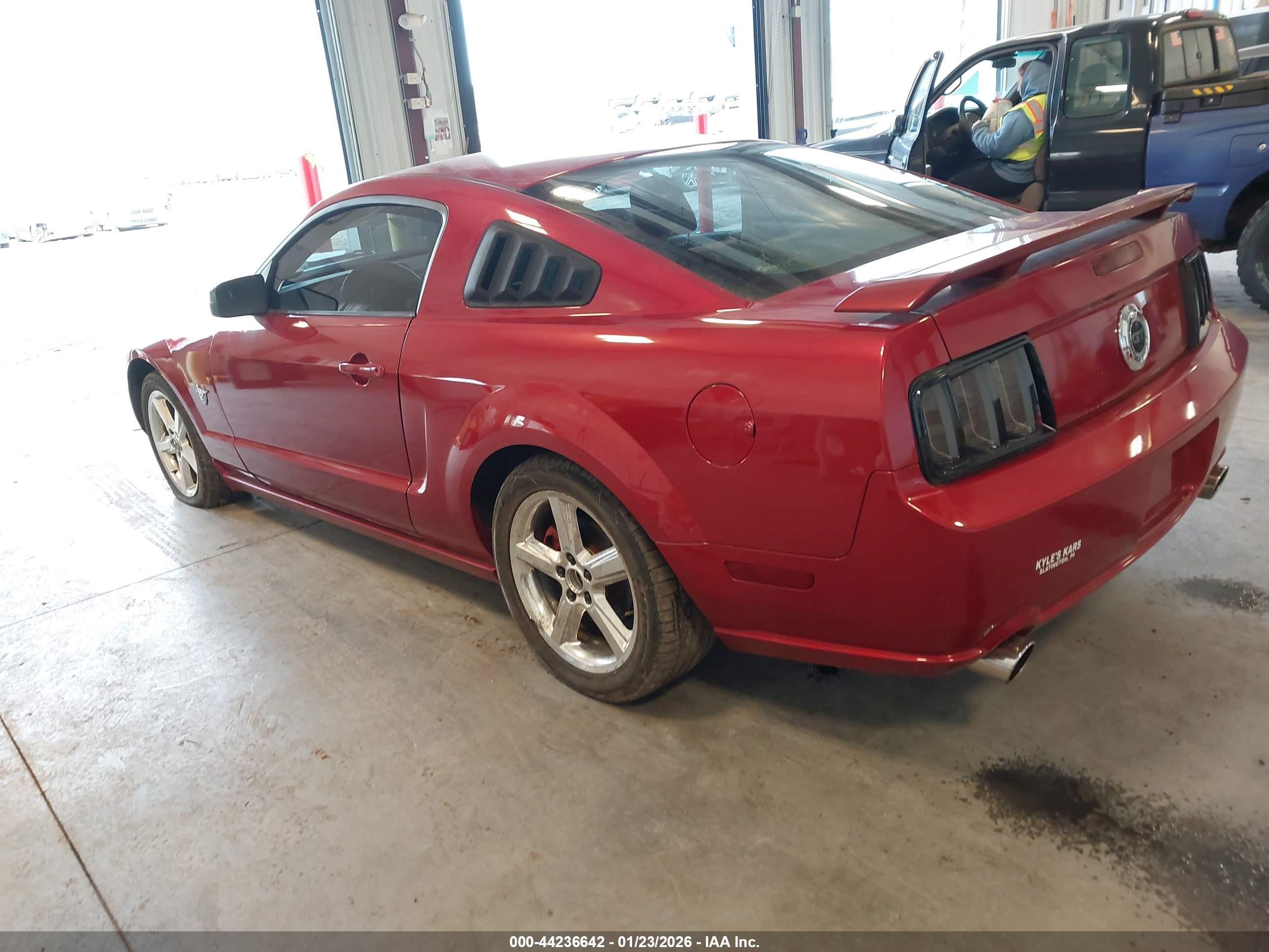 FORD MUSTANG image 3