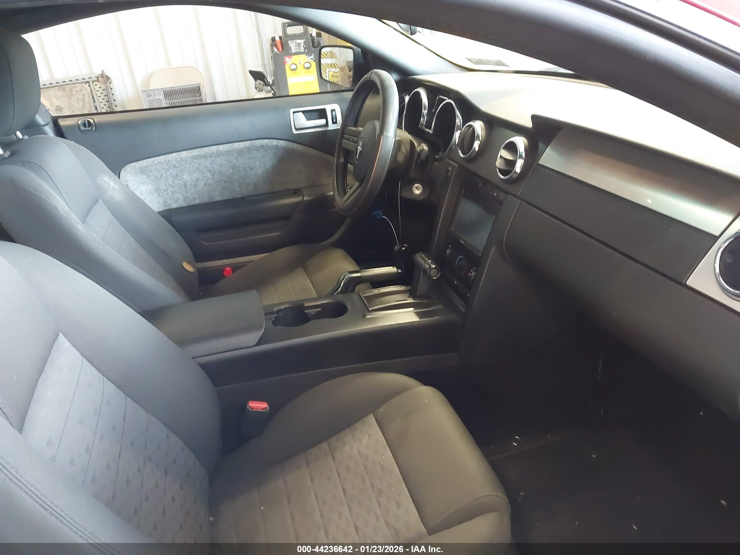 FORD MUSTANG image 5