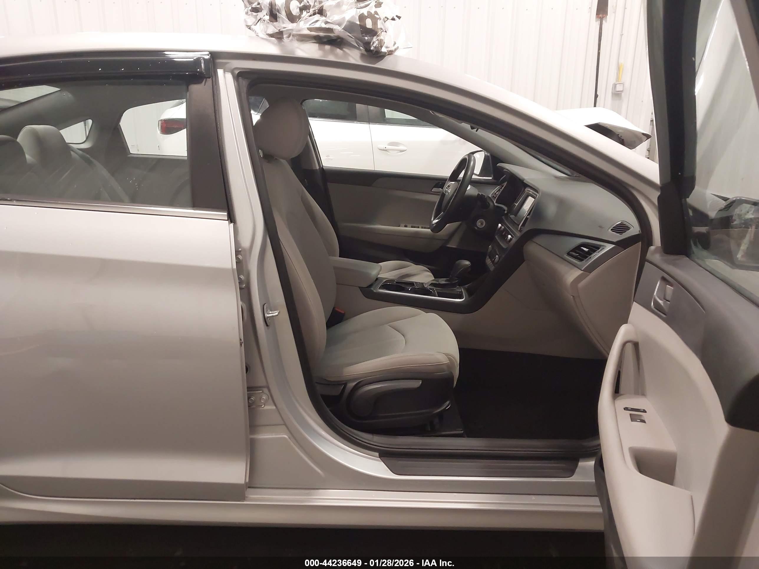 HYUNDAI SONATA image 5