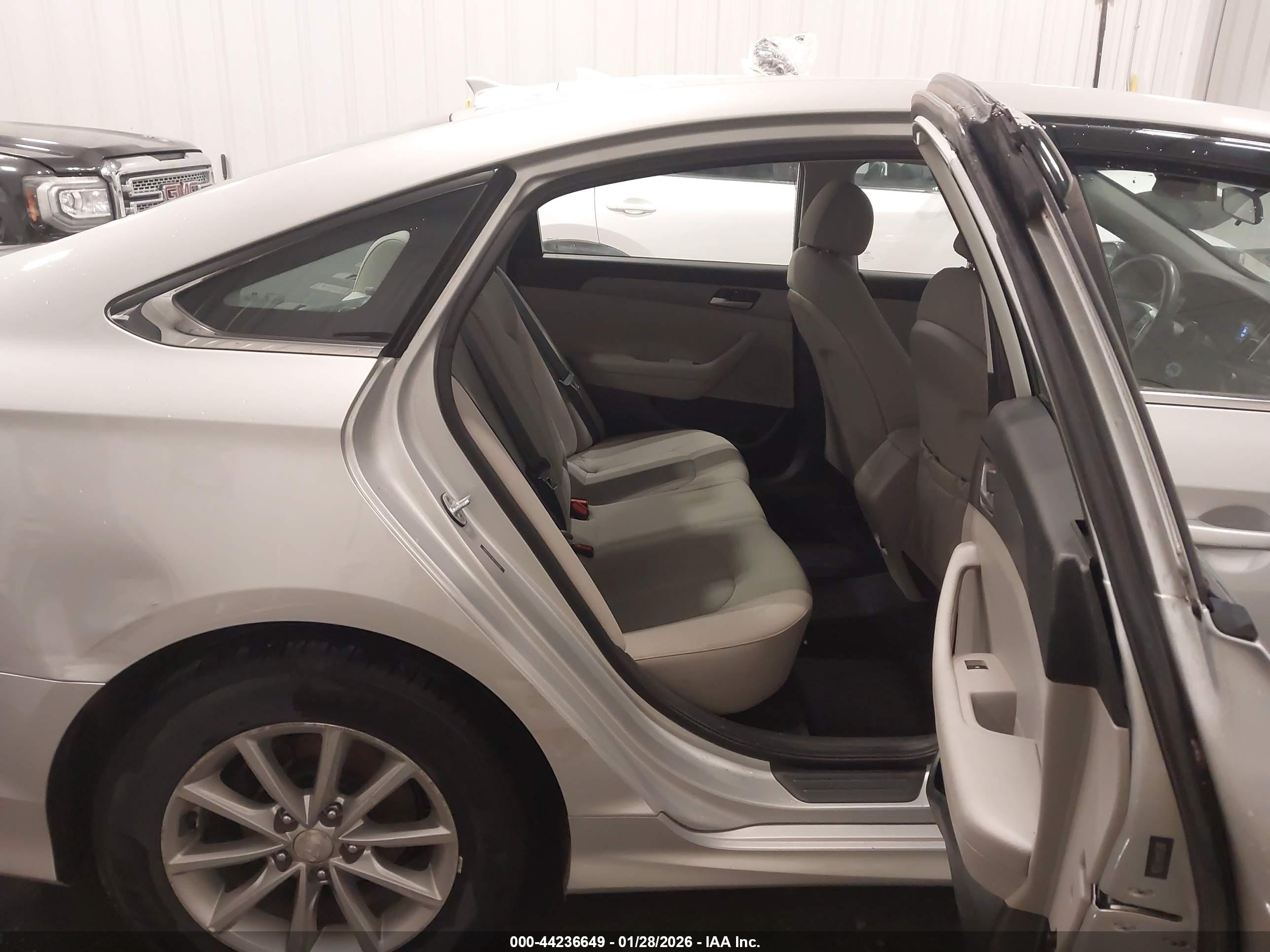 HYUNDAI SONATA image 8