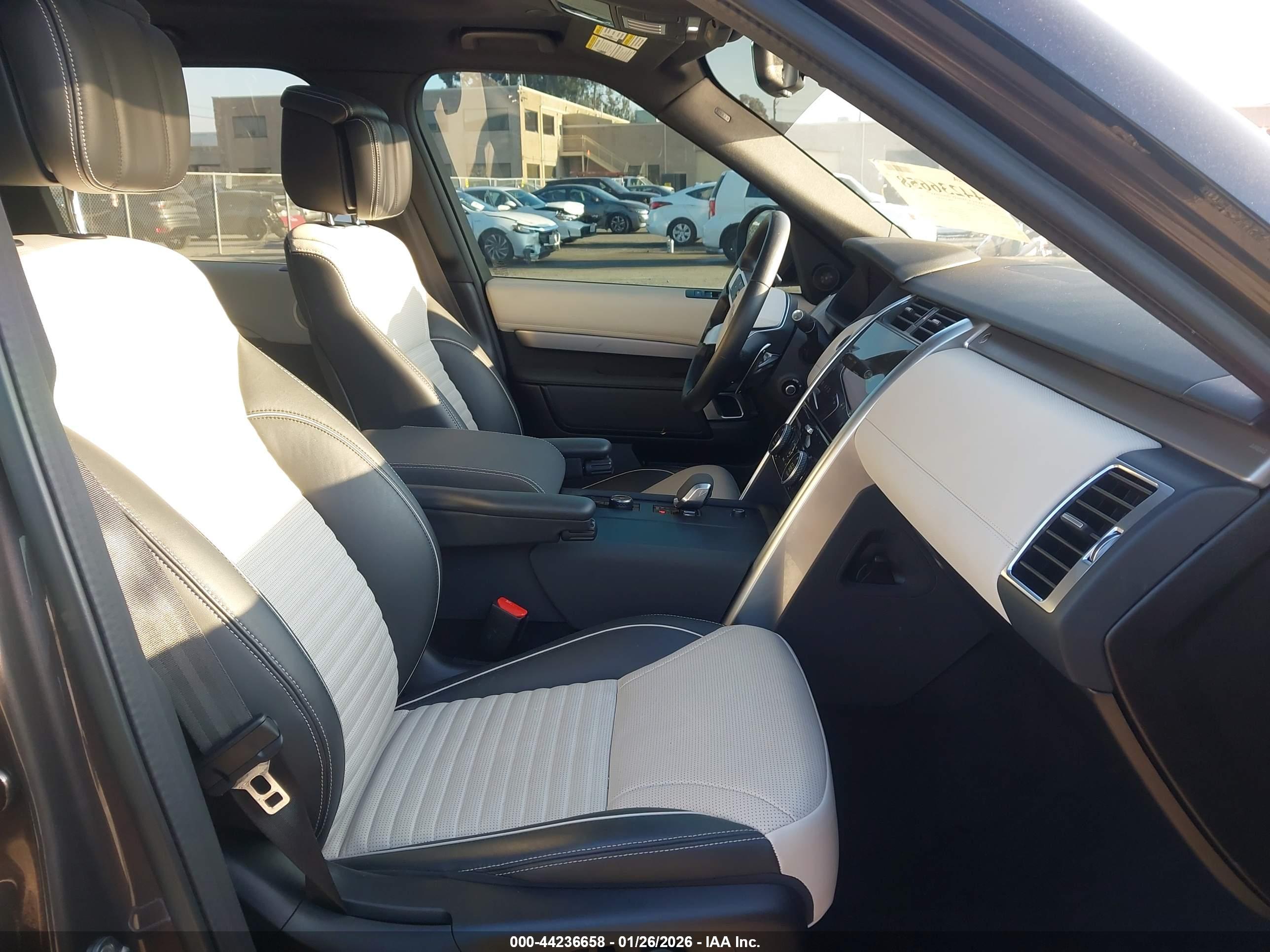 LAND ROVER image 5