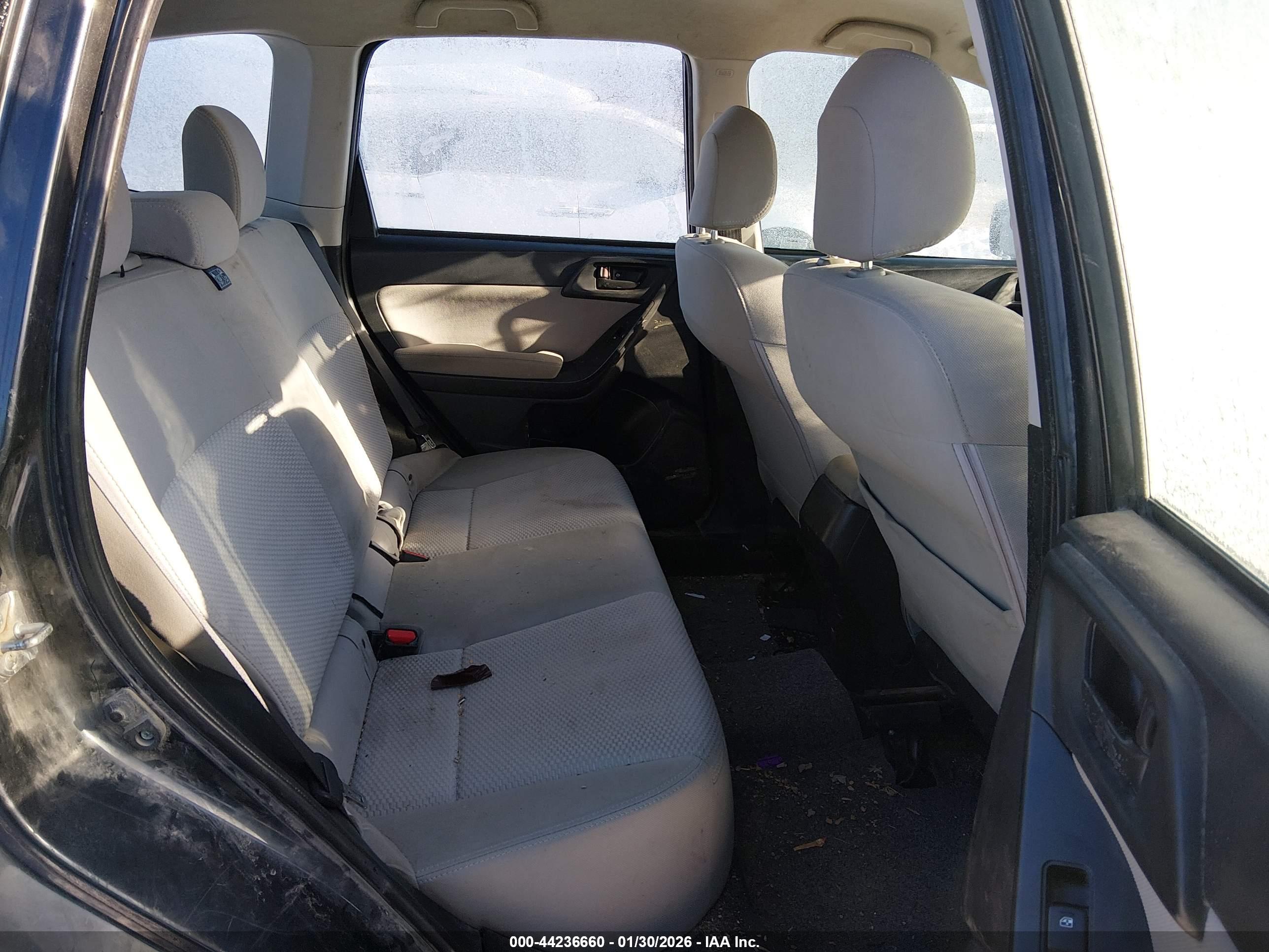 SUBARU FORESTER image 8