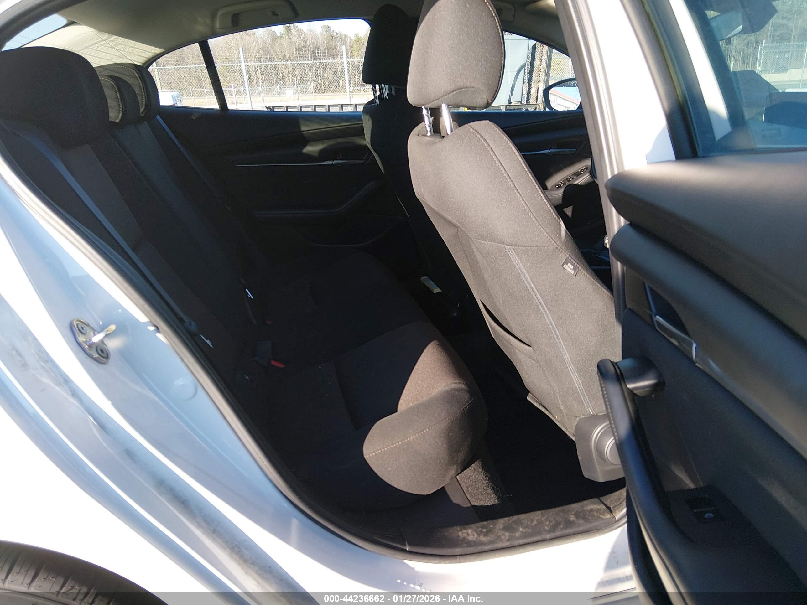 MAZDA MAZDA3 image 8