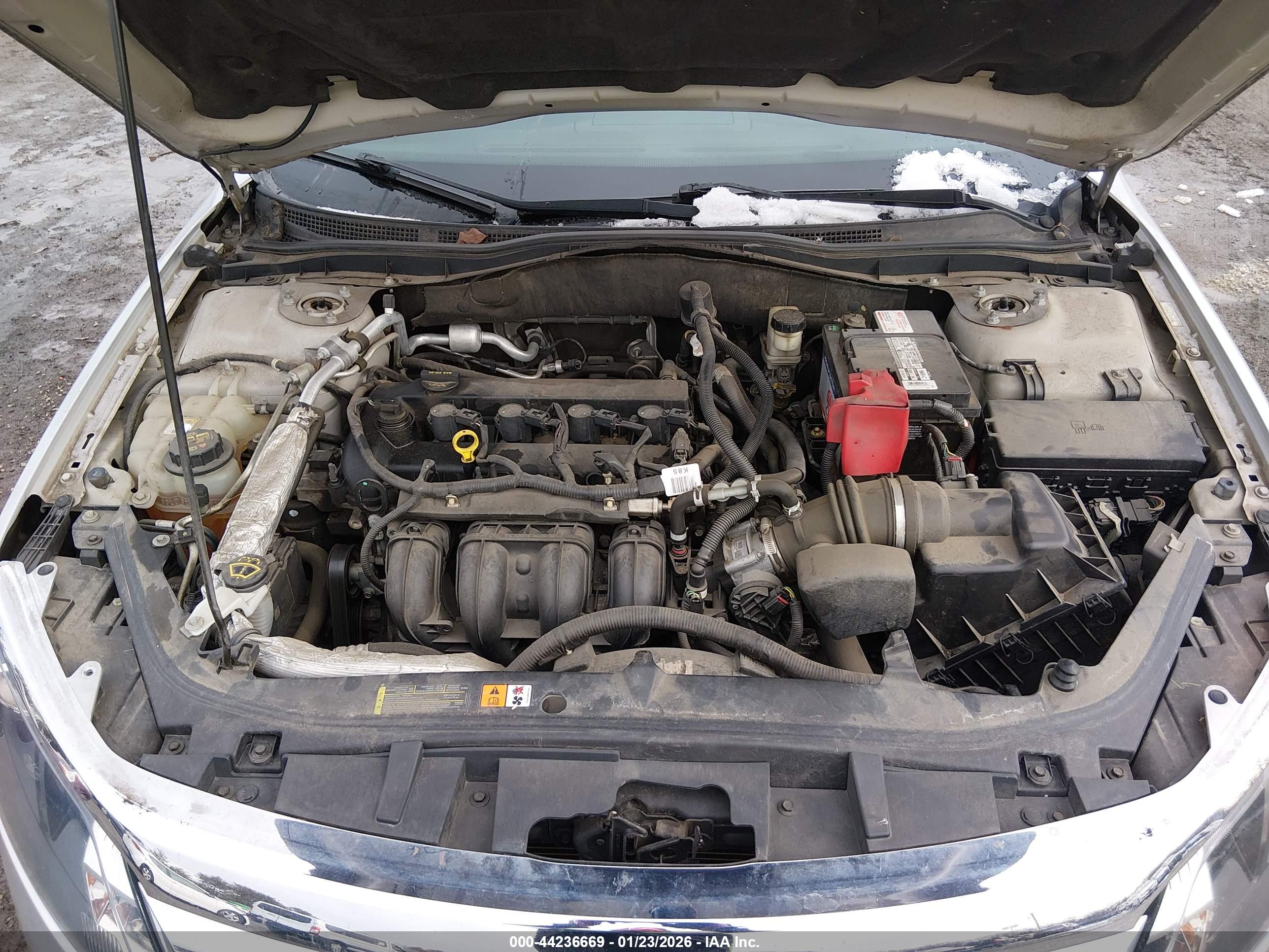 FORD FUSION image 10