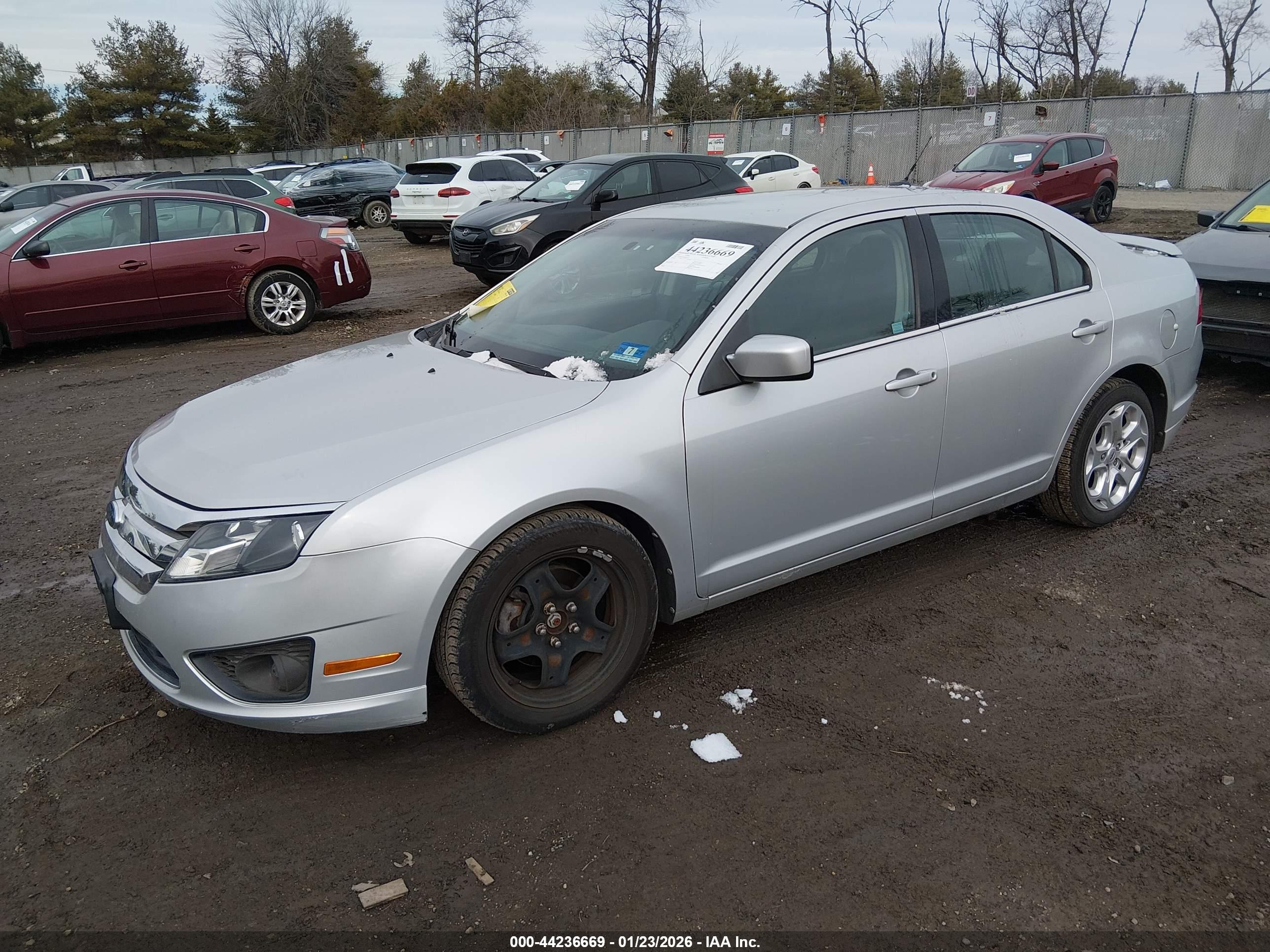 FORD FUSION image 2