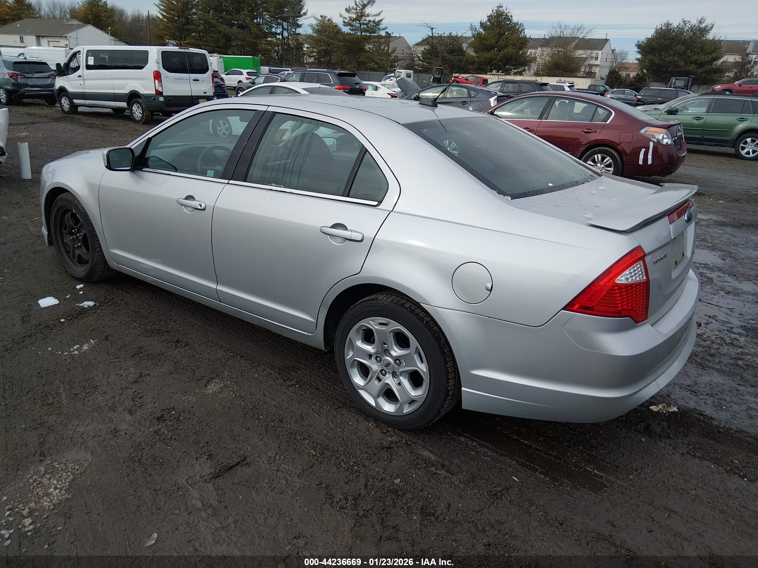 FORD FUSION image 3