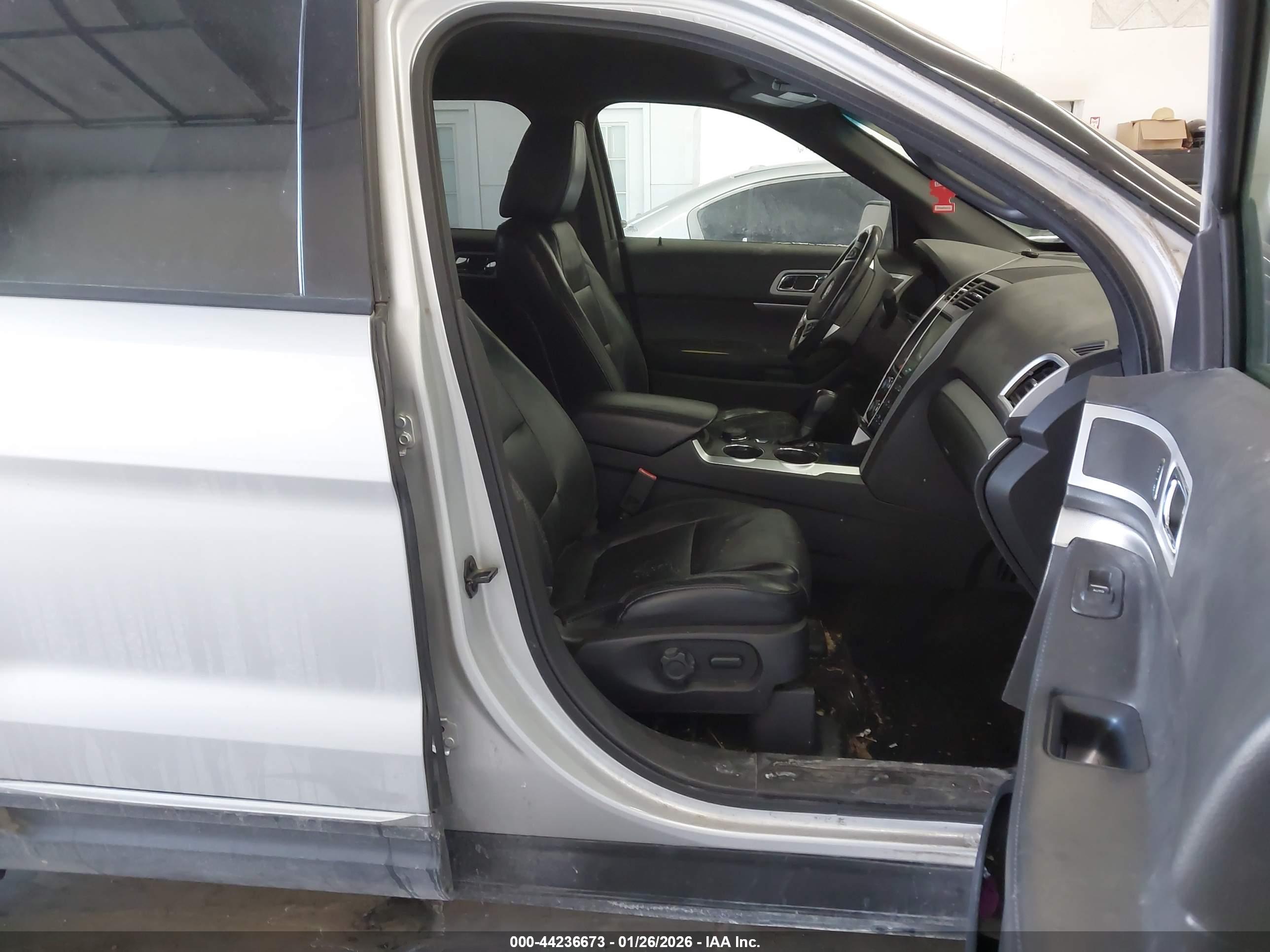 FORD EXPLORER image 5
