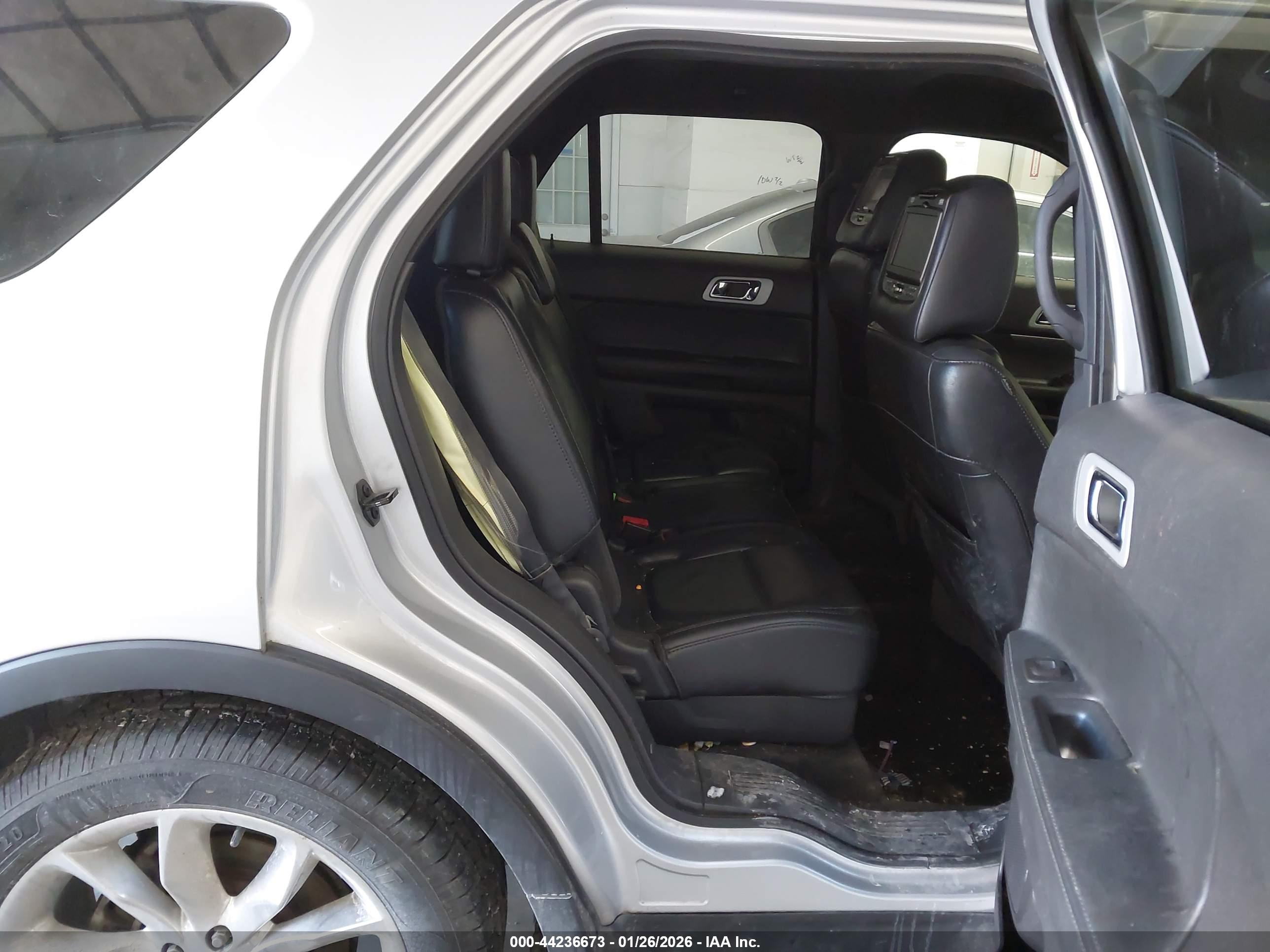 FORD EXPLORER image 8