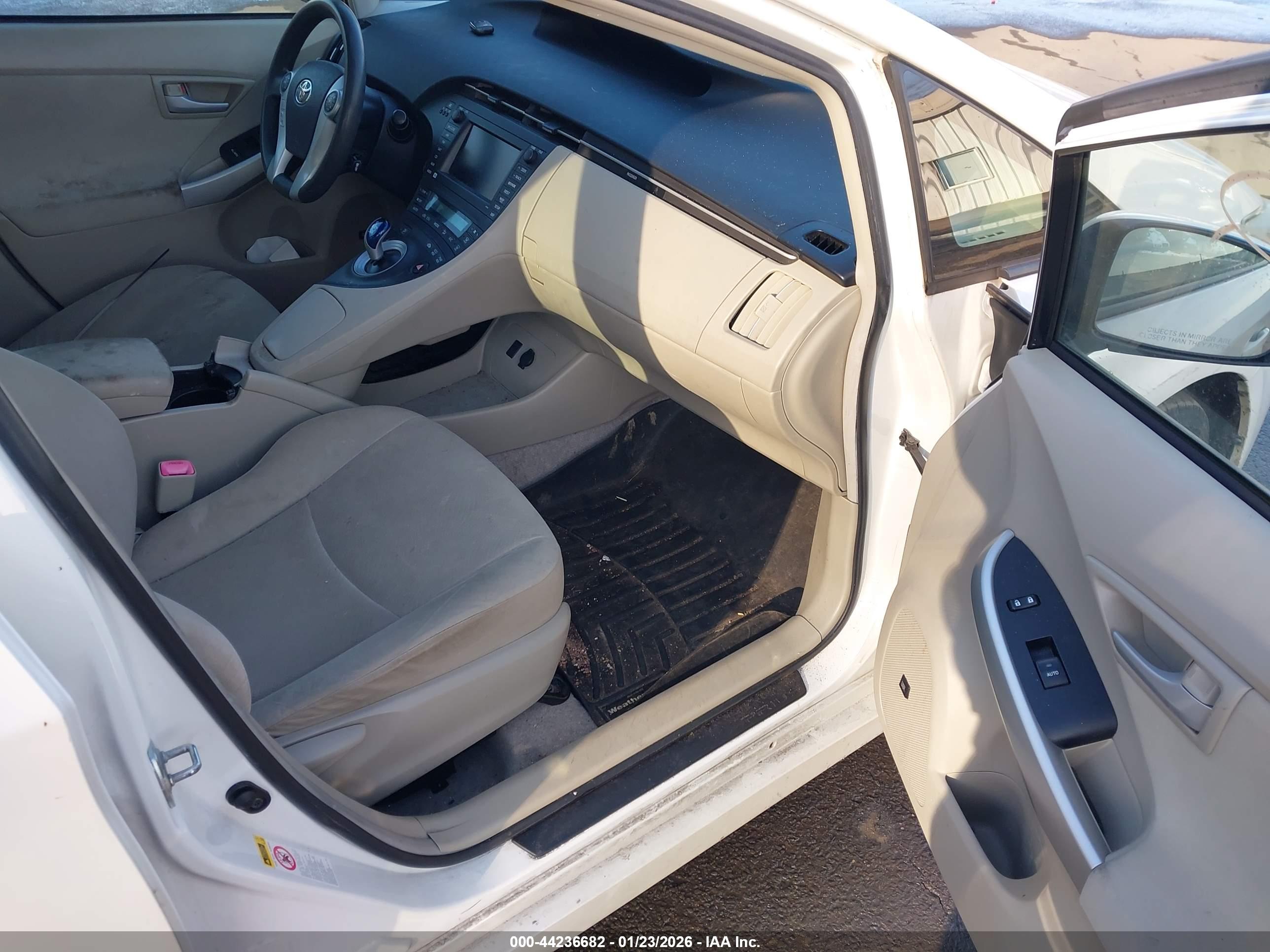 TOYOTA PRIUS image 5