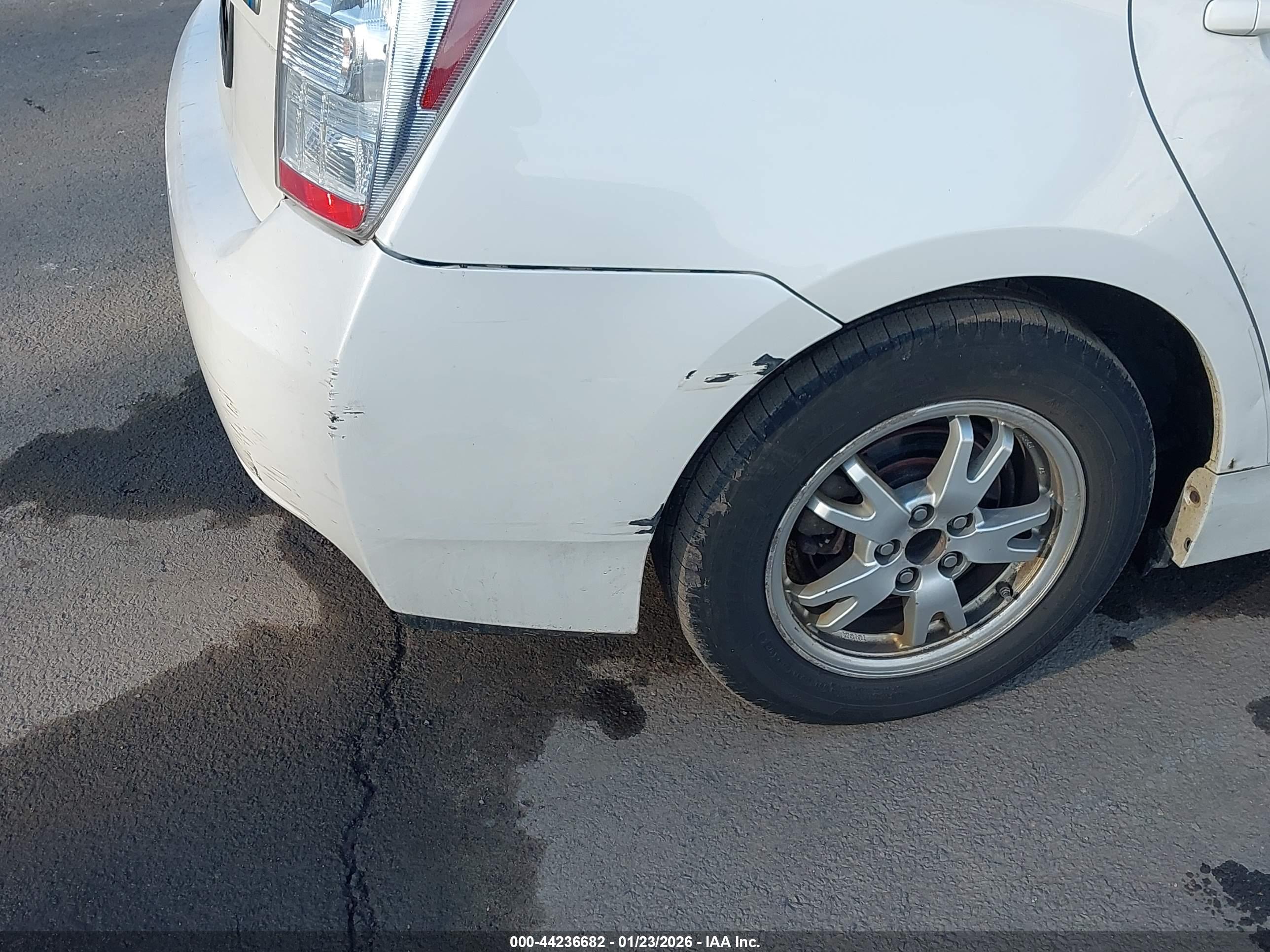 TOYOTA PRIUS image 6