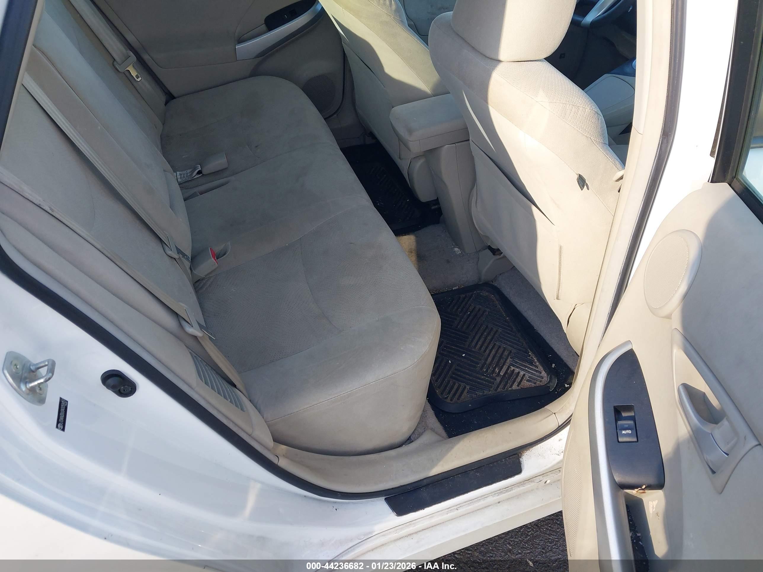 TOYOTA PRIUS image 8