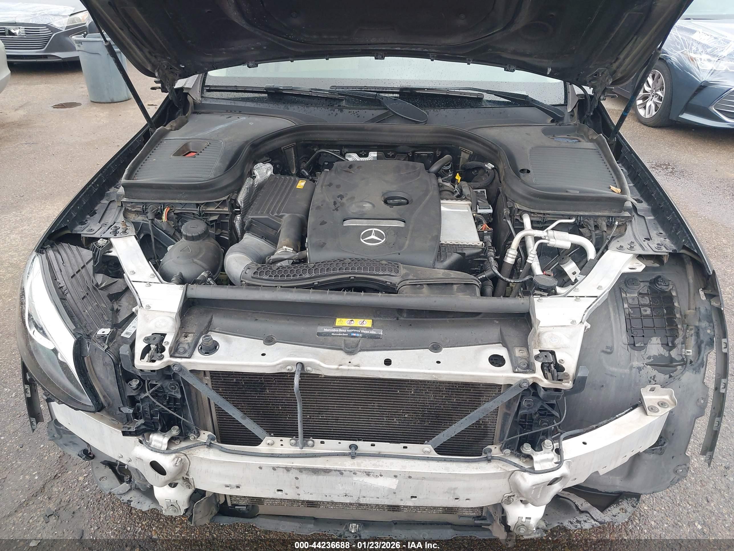 MERCEDES-BENZ GLC image 10