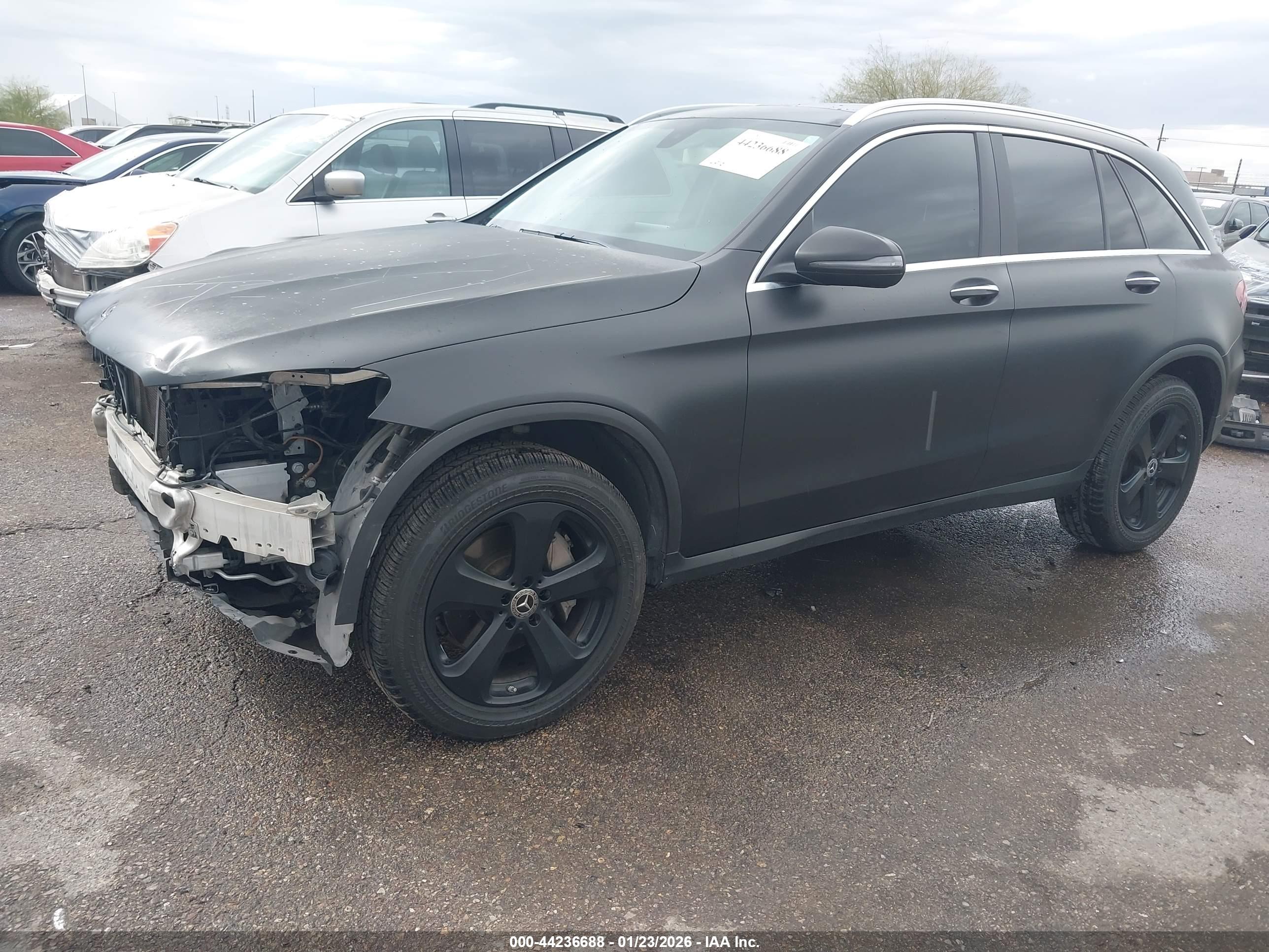 MERCEDES-BENZ GLC image 2