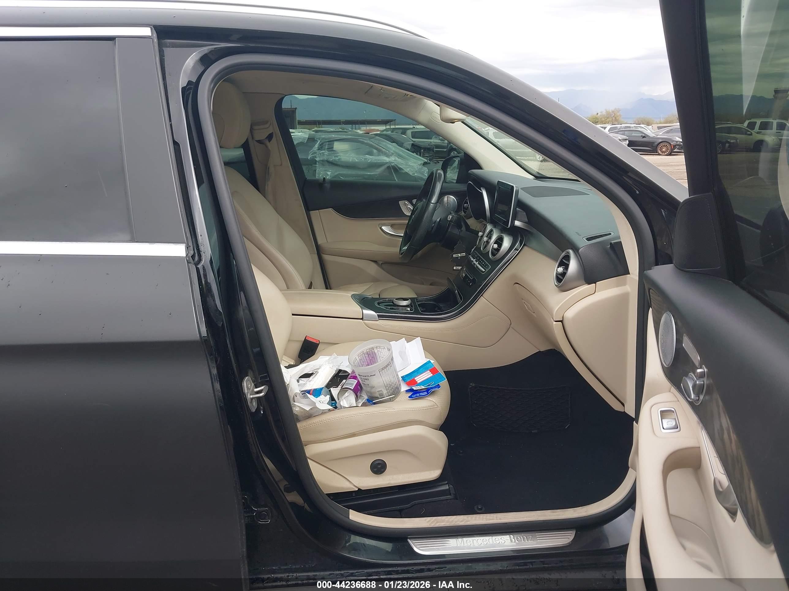 MERCEDES-BENZ GLC image 5