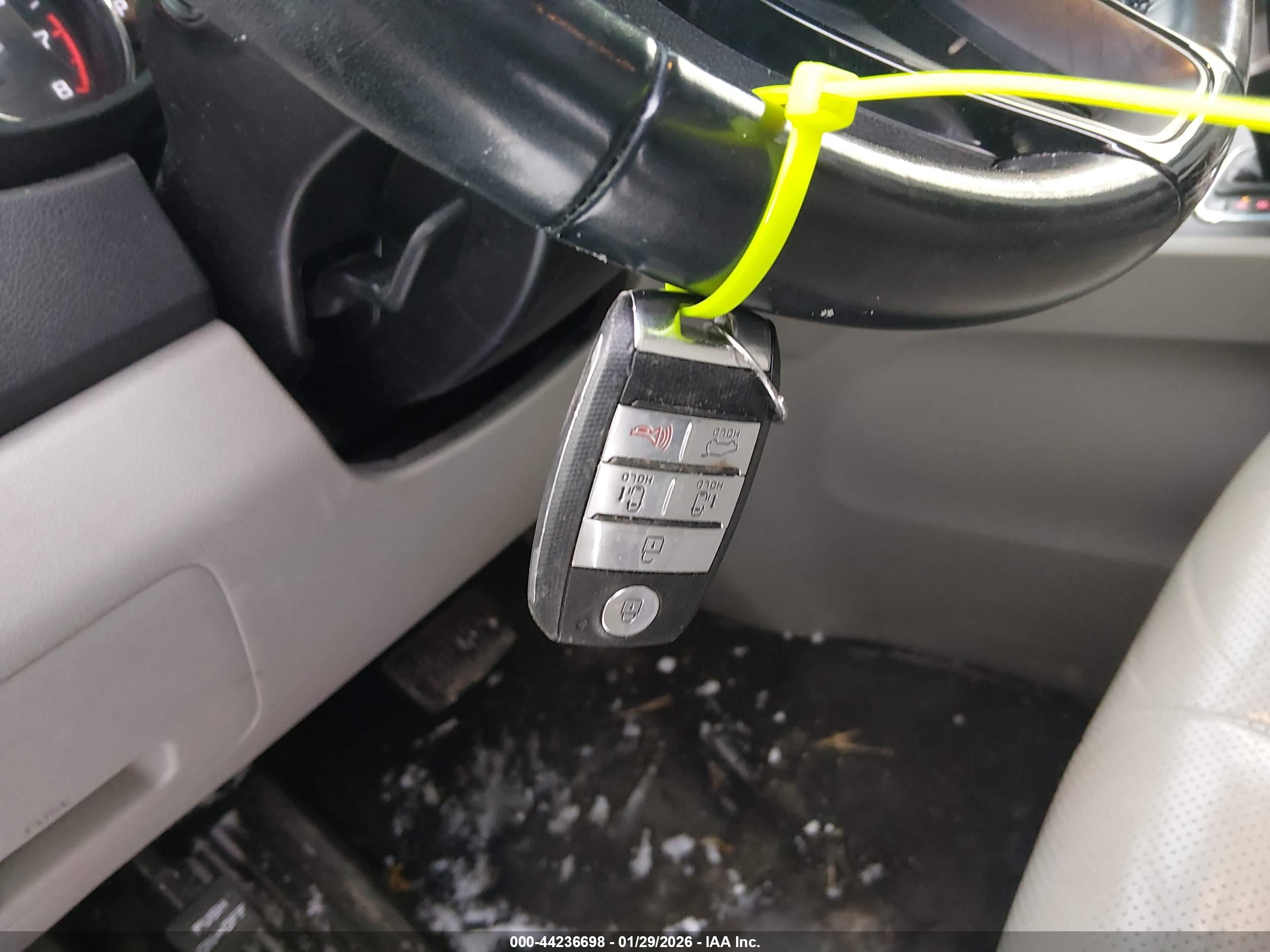 KIA SEDONA image 11