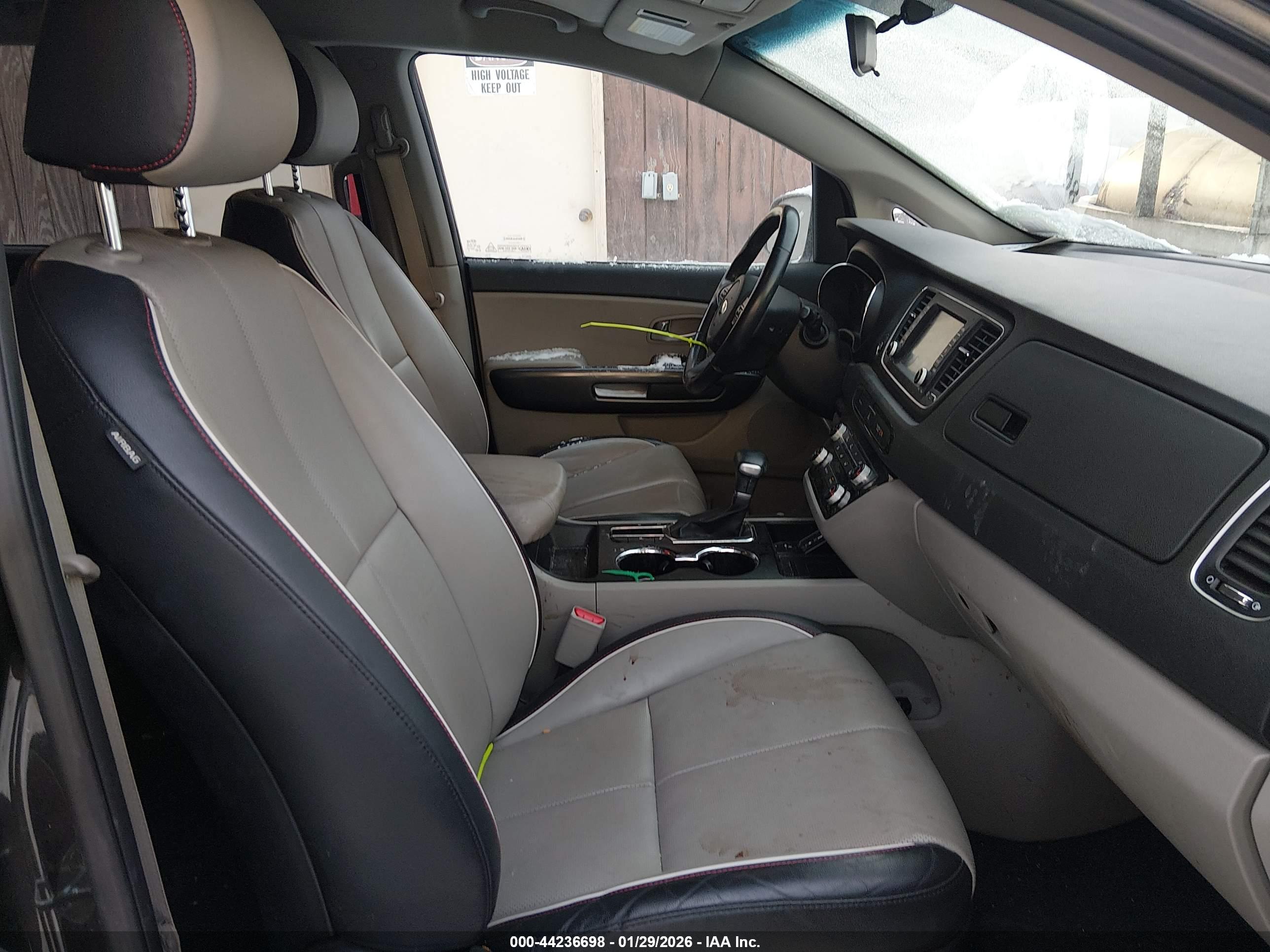 KIA SEDONA image 5