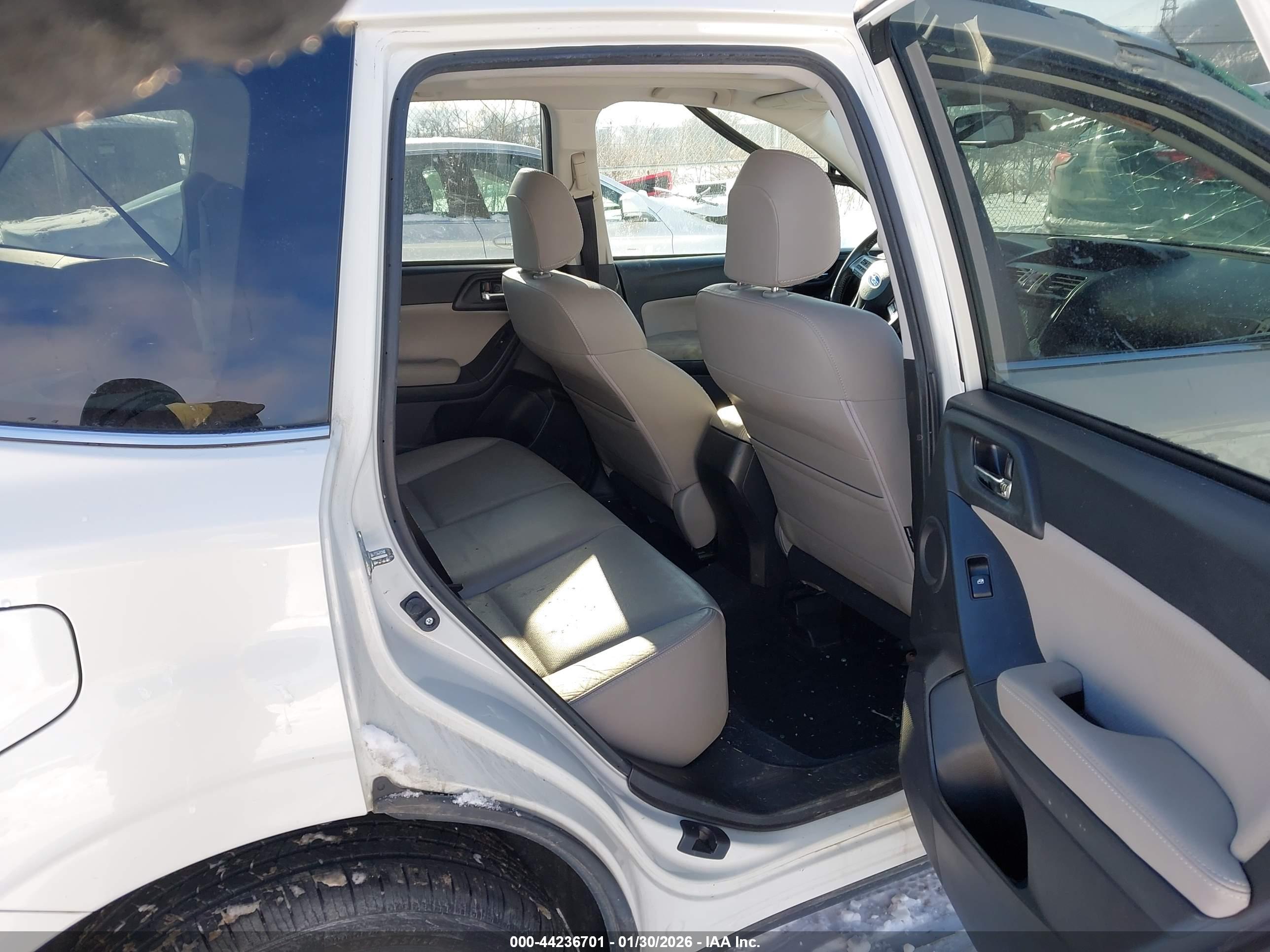 SUBARU FORESTER image 8