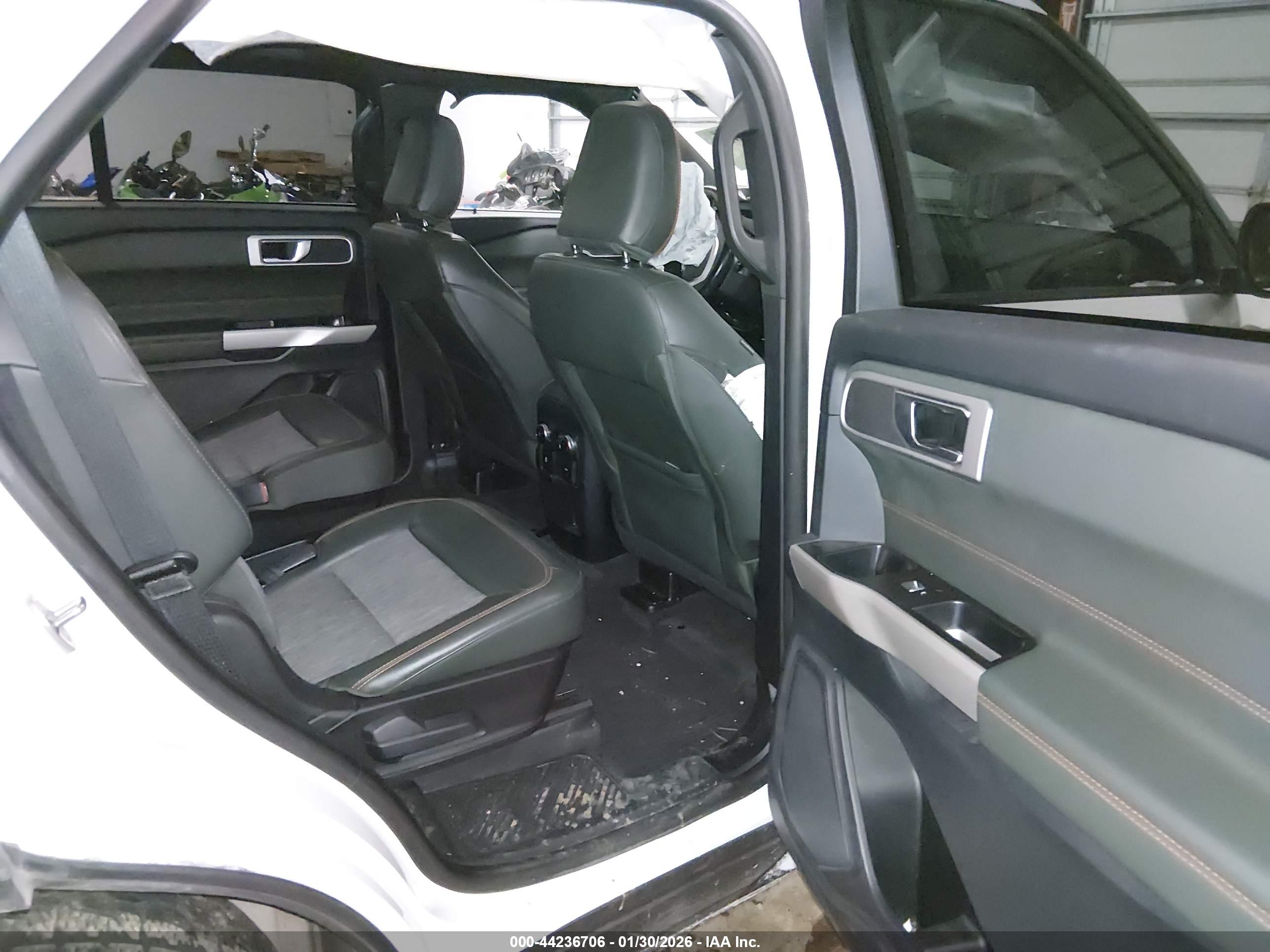 FORD EXPLORER image 8