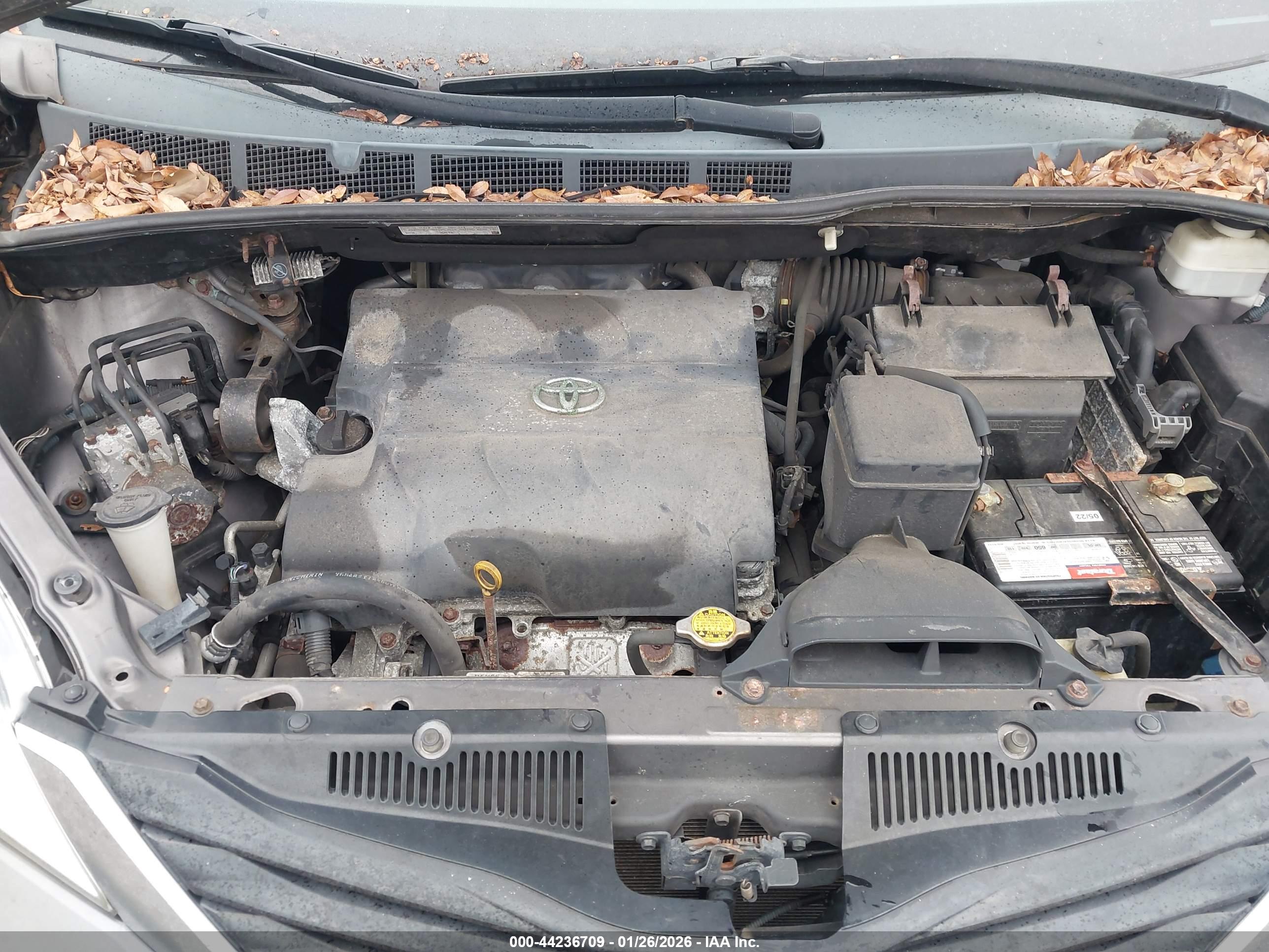 TOYOTA SIENNA image 10