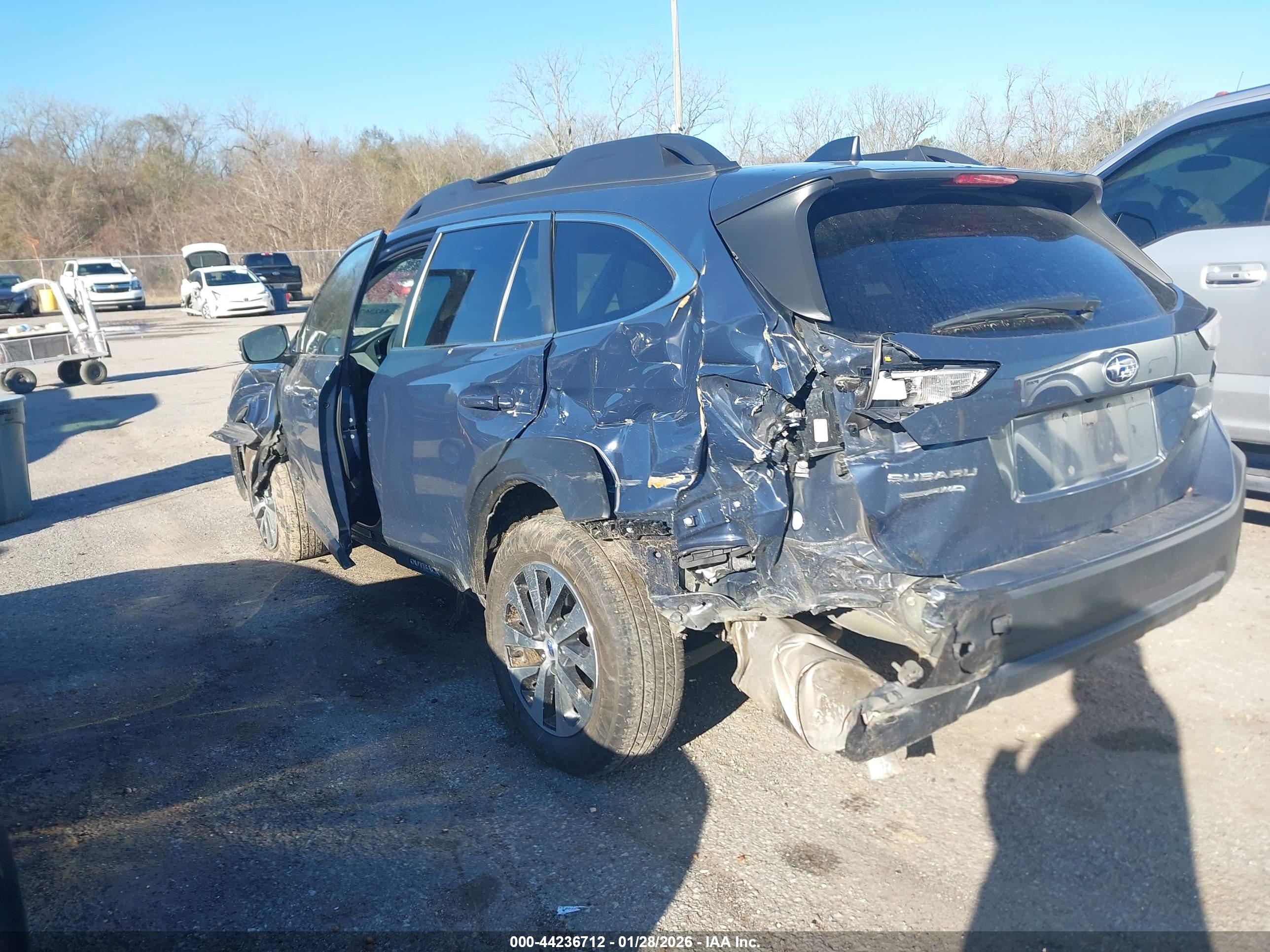 SUBARU OUTBACK image 3
