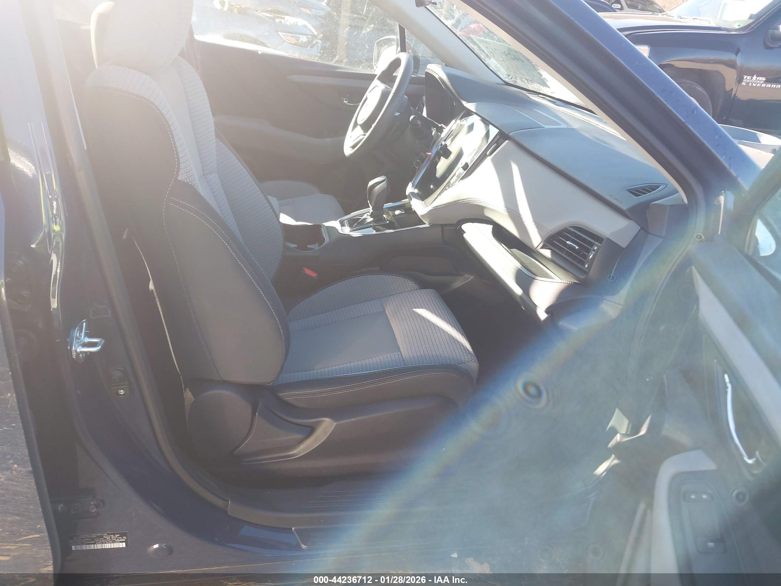 SUBARU OUTBACK image 5