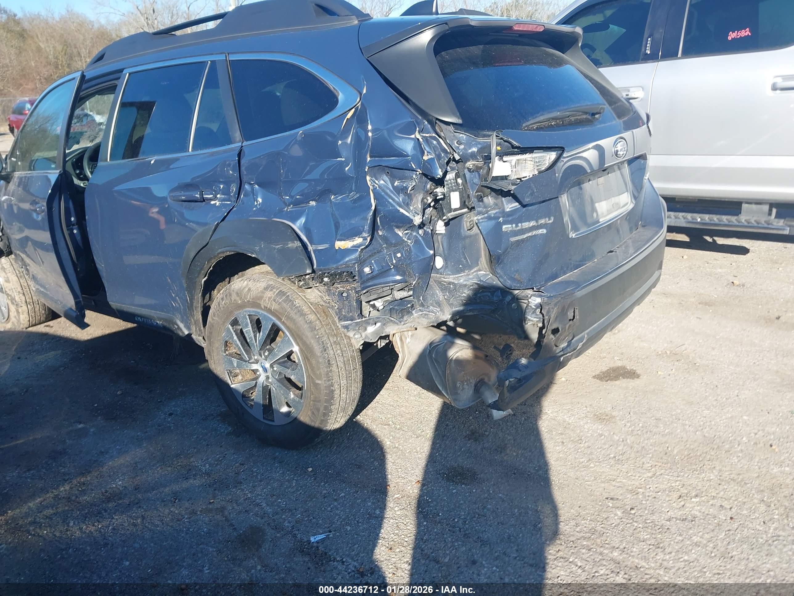 SUBARU OUTBACK image 6