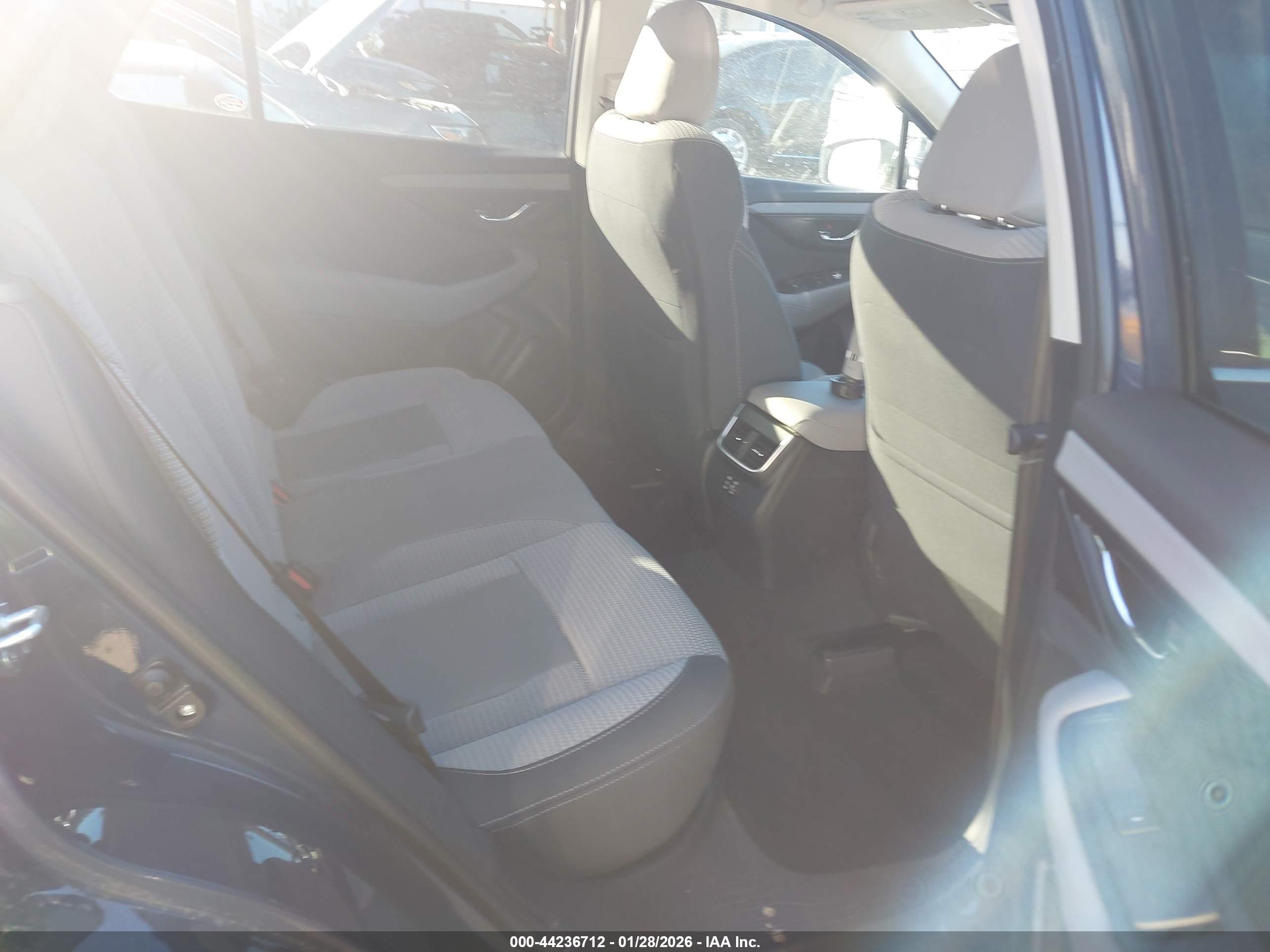 SUBARU OUTBACK image 8