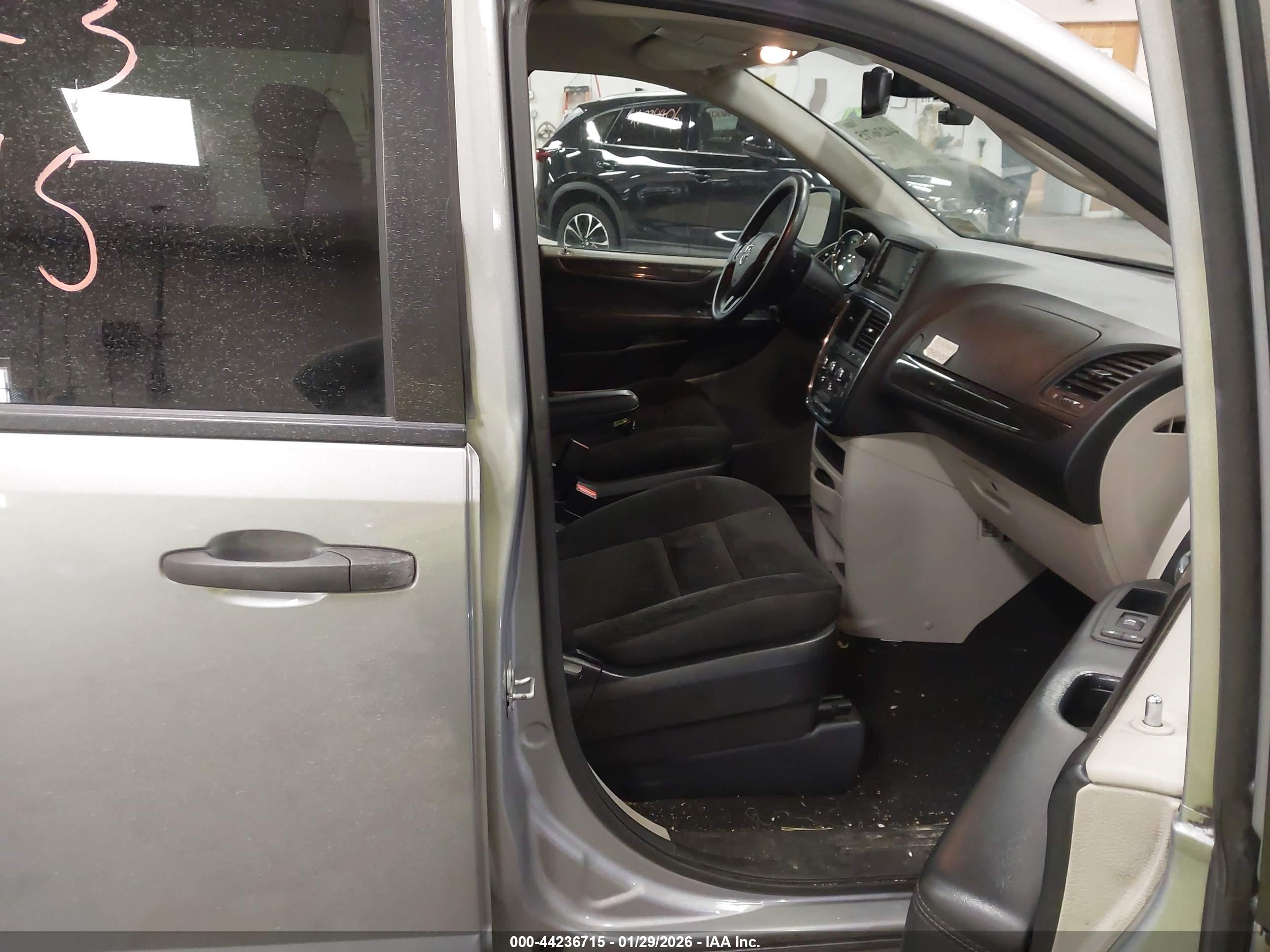 DODGE GRAND image 5
