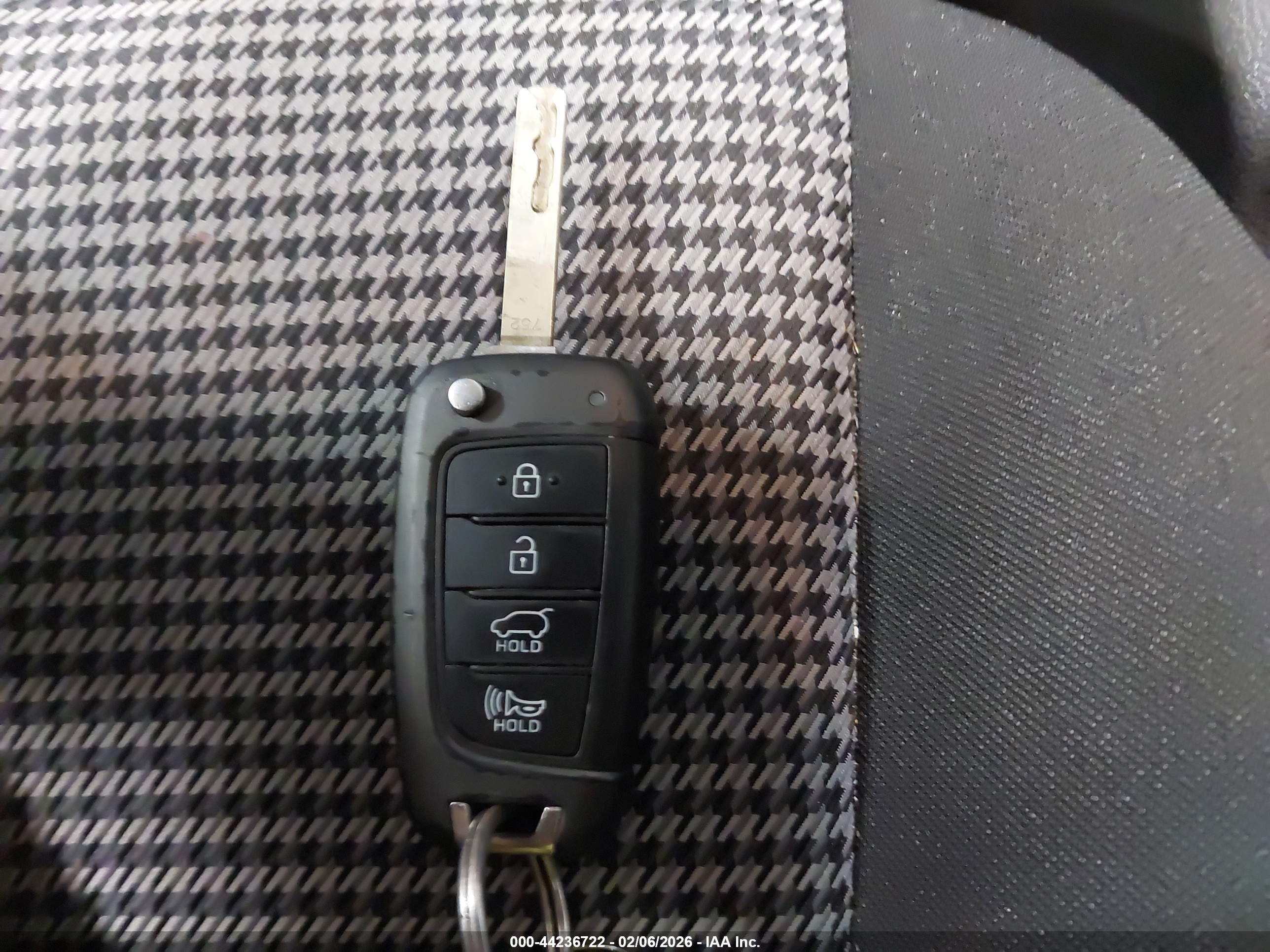HYUNDAI KONA image 11