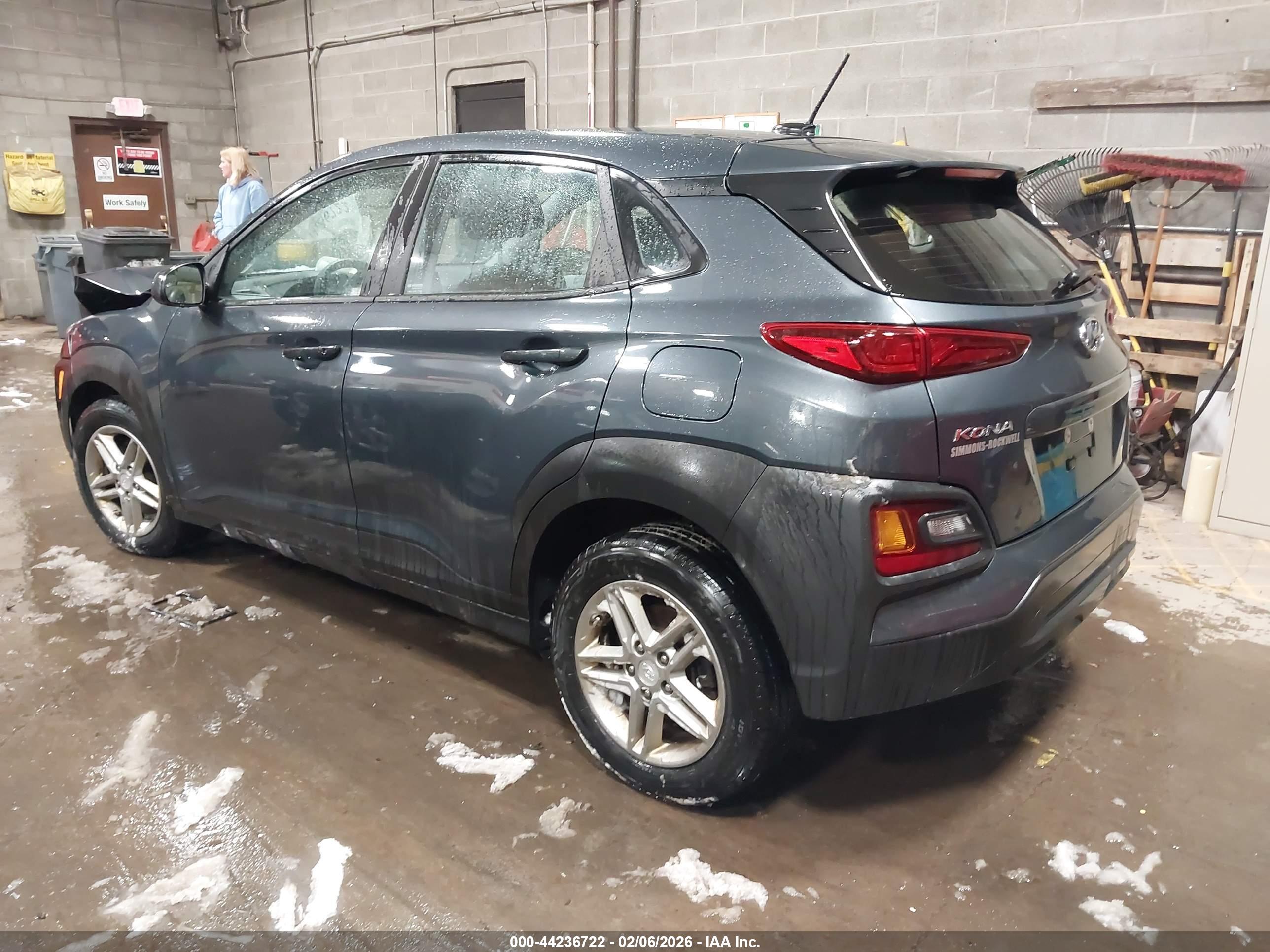 HYUNDAI KONA image 3