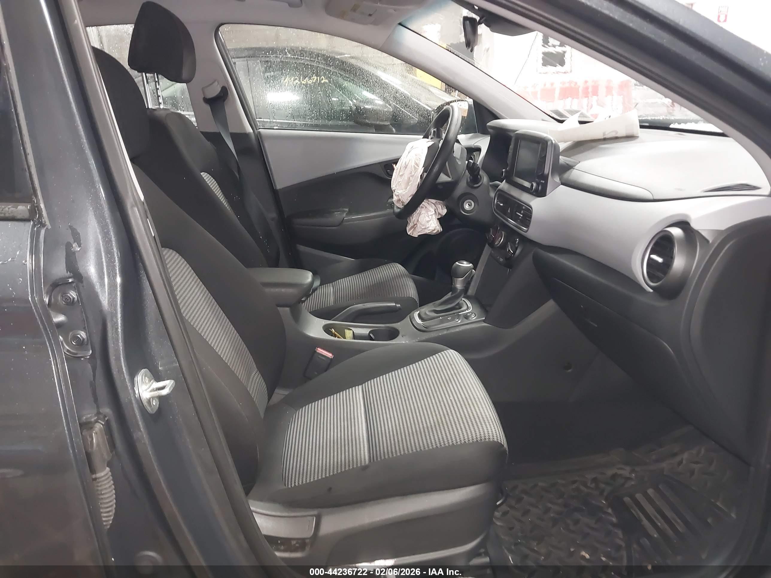 HYUNDAI KONA image 5