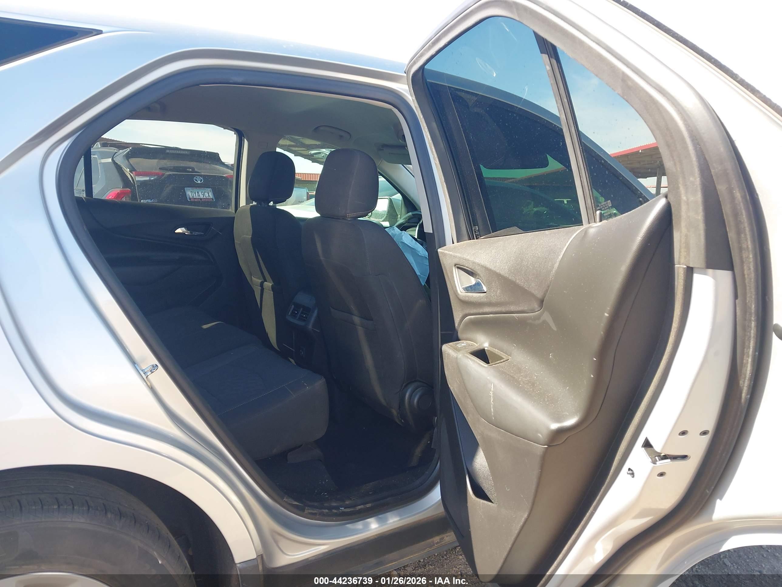CHEVROLET EQUINOX image 8