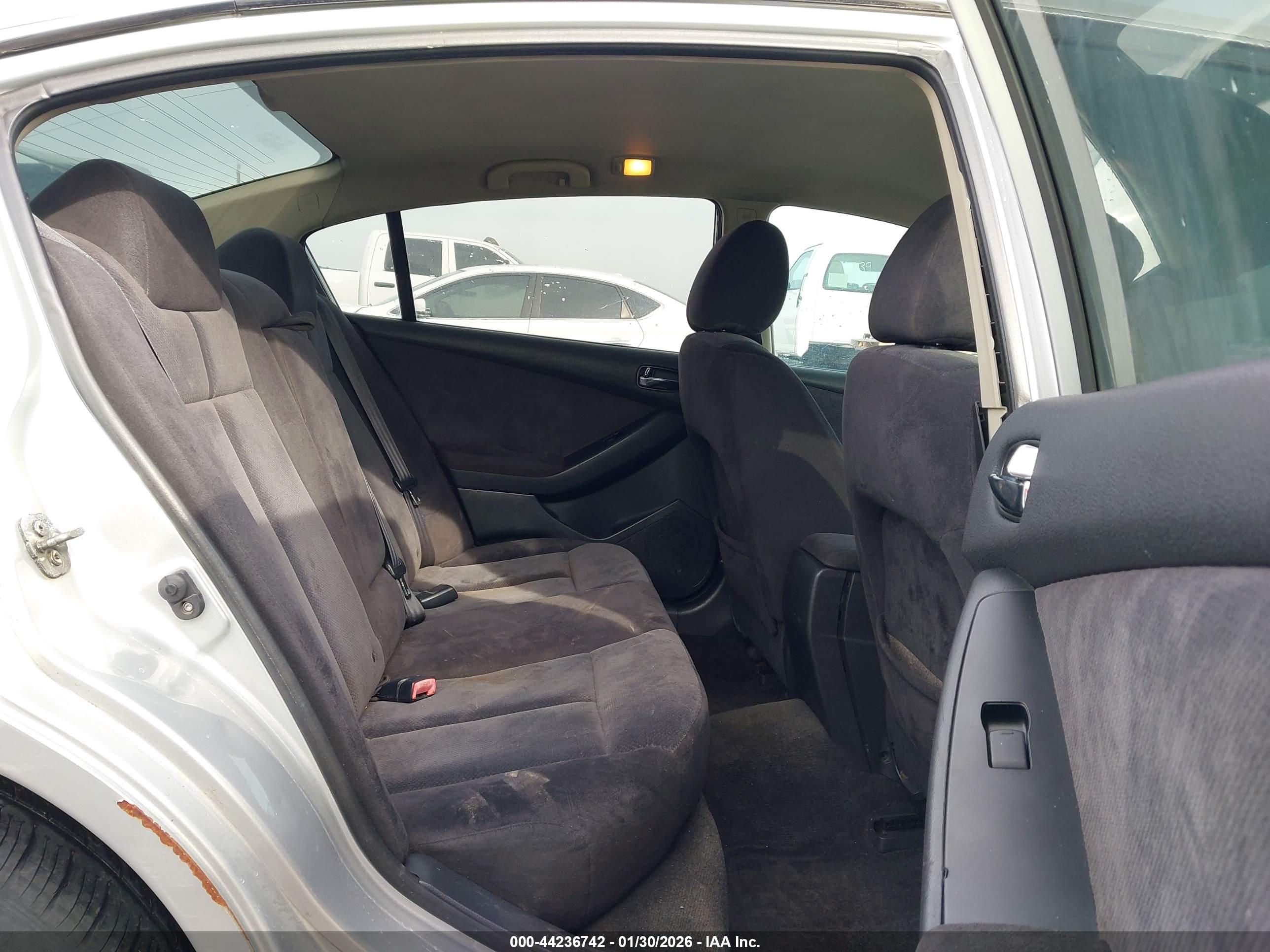 NISSAN ALTIMA image 8