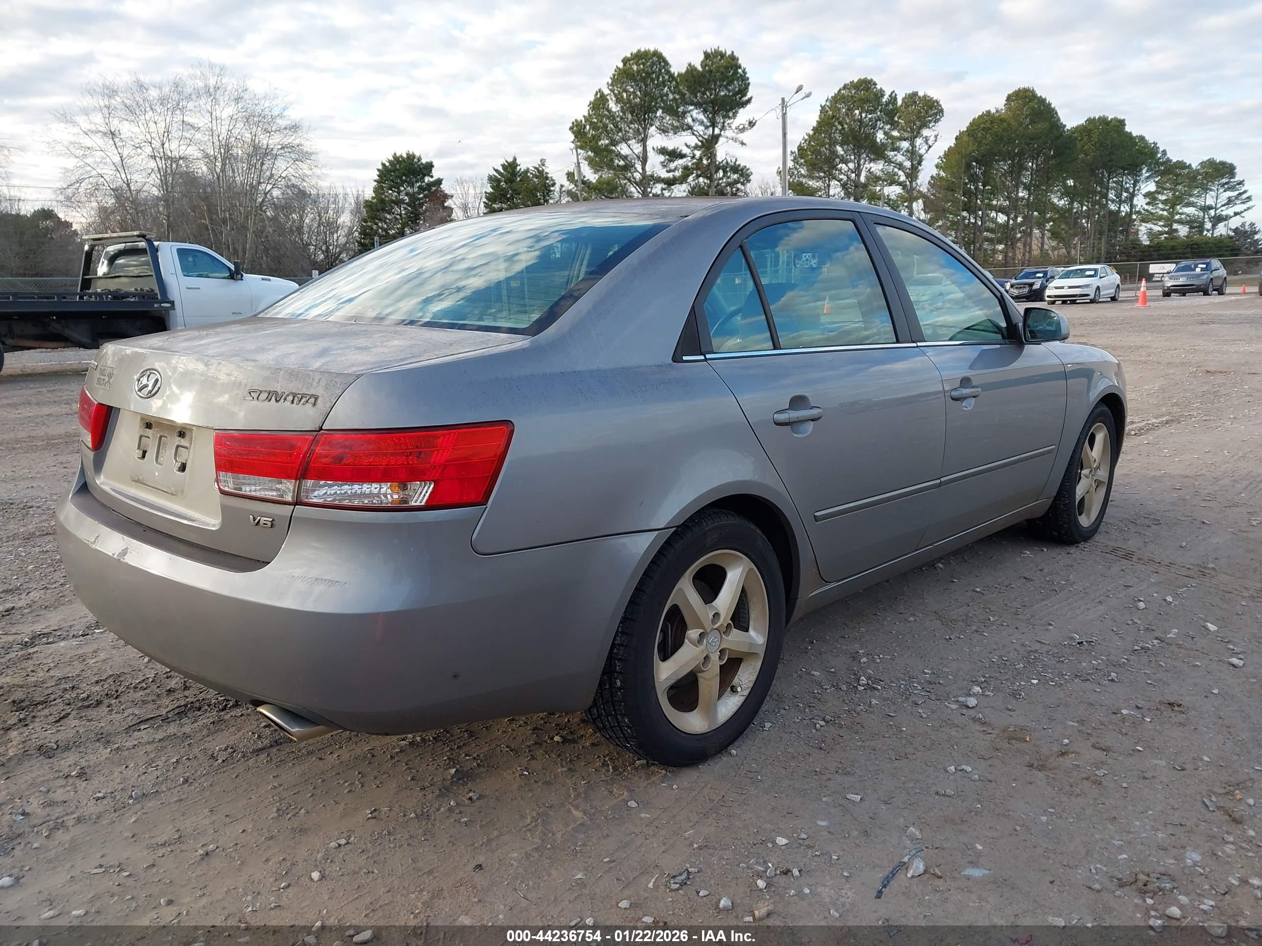 HYUNDAI SONATA image 4