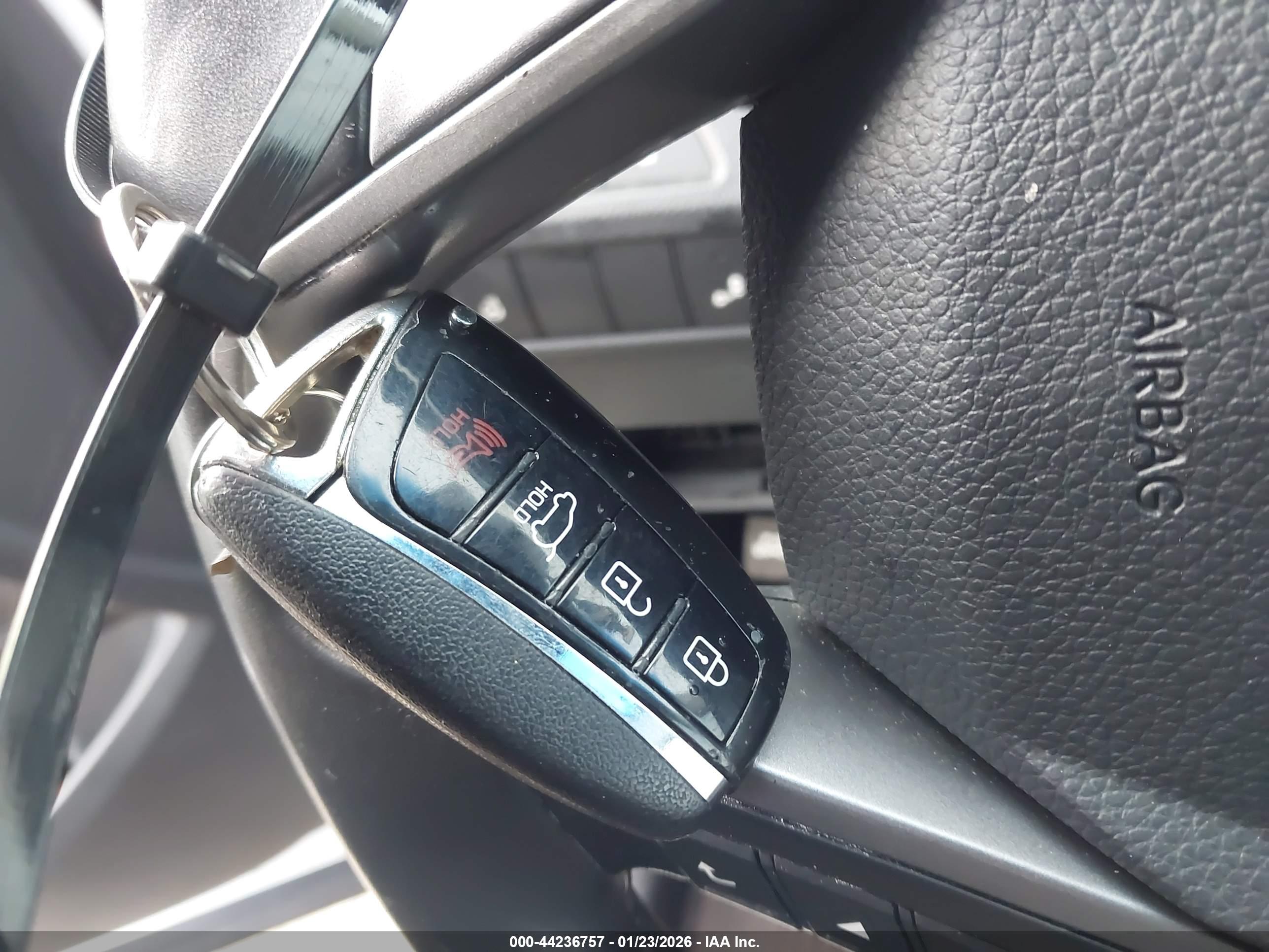 HYUNDAI SANTA image 11