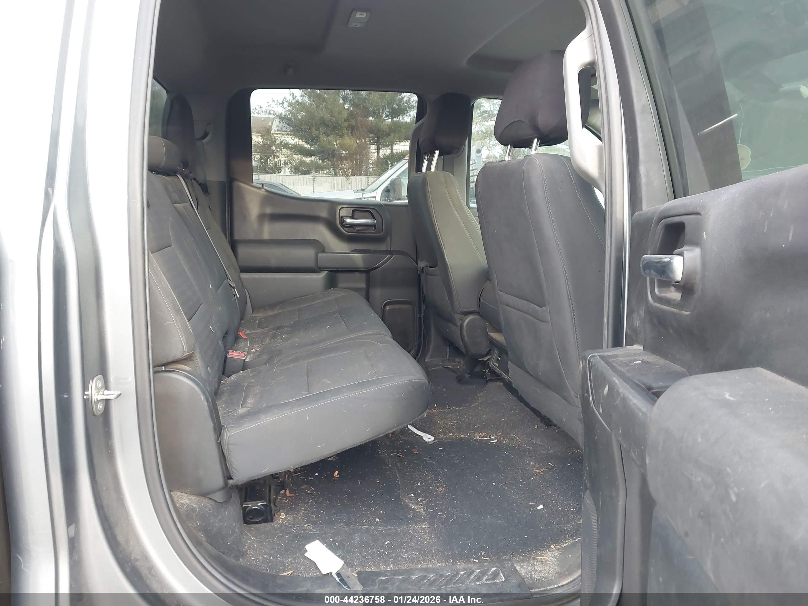 CHEVROLET SILVERADO image 8
