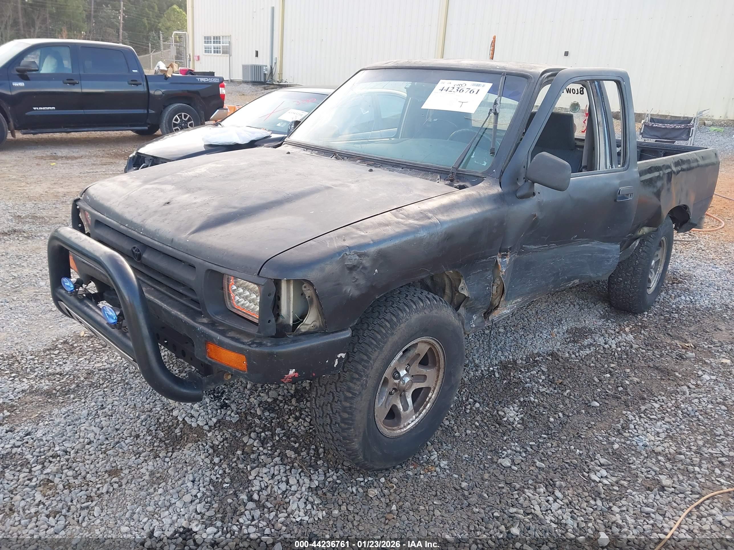 TOYOTA PICKUP image 2