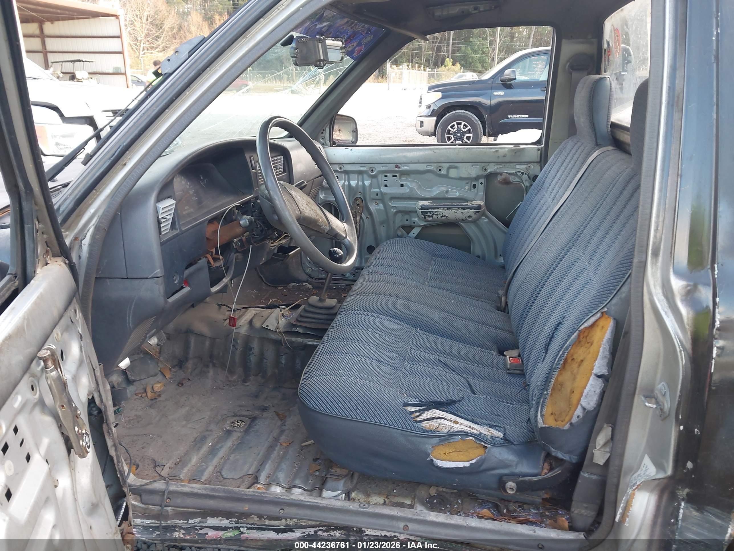 TOYOTA PICKUP image 5
