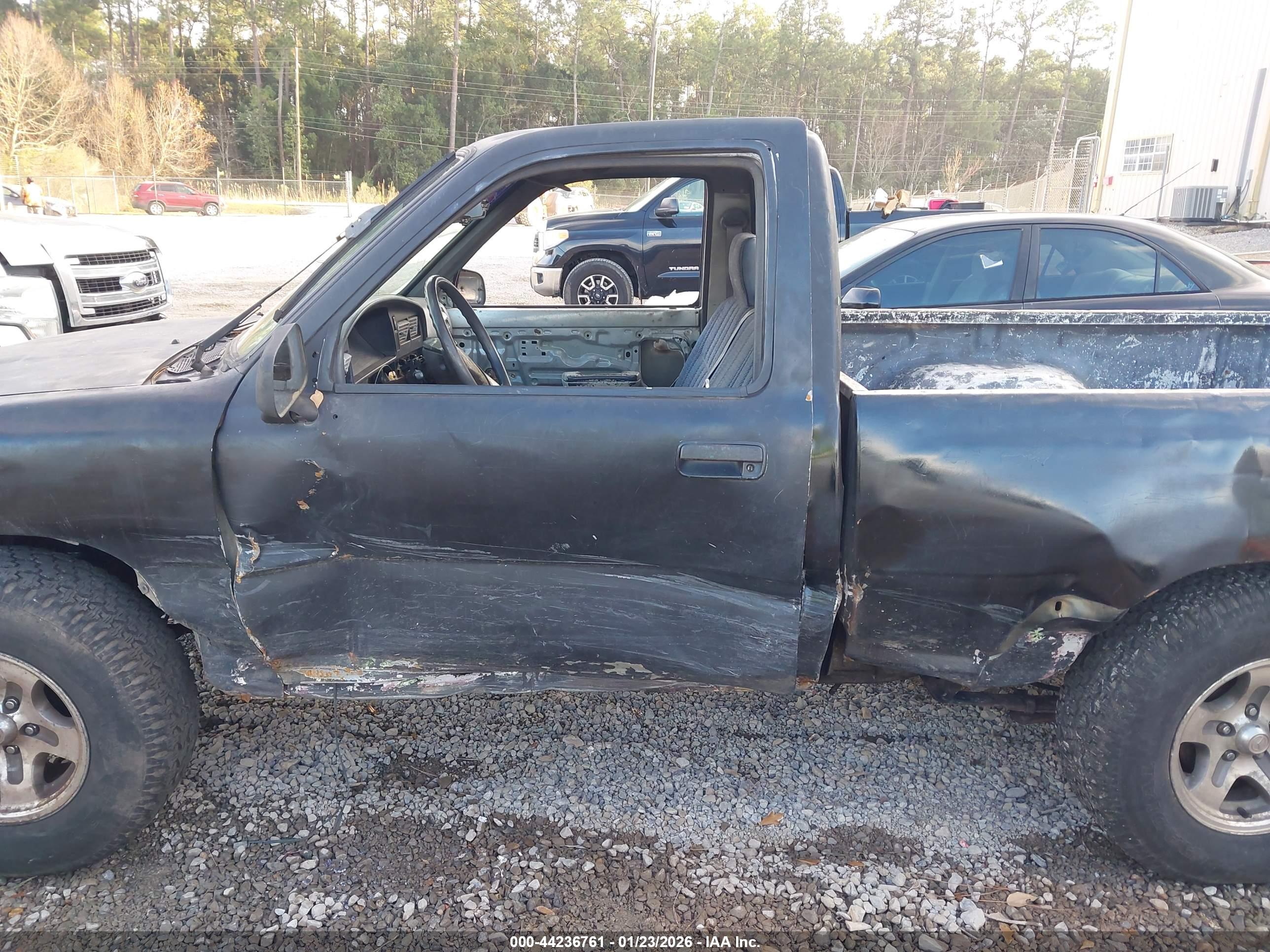 TOYOTA PICKUP image 6