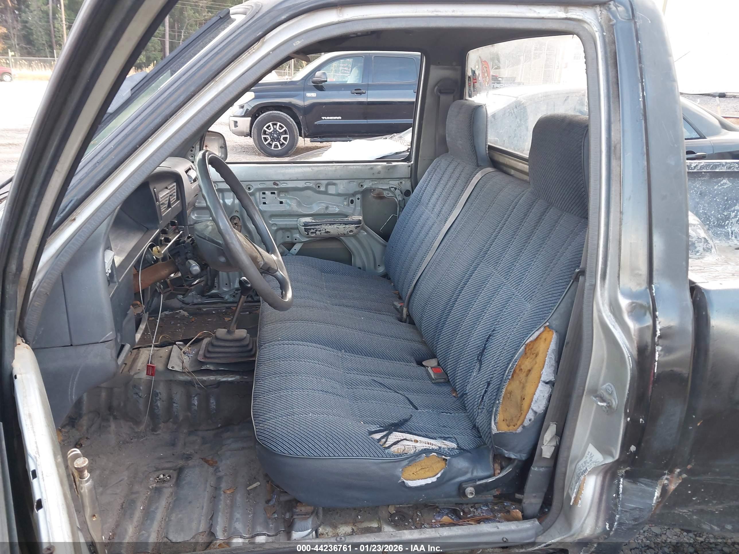 TOYOTA PICKUP image 8